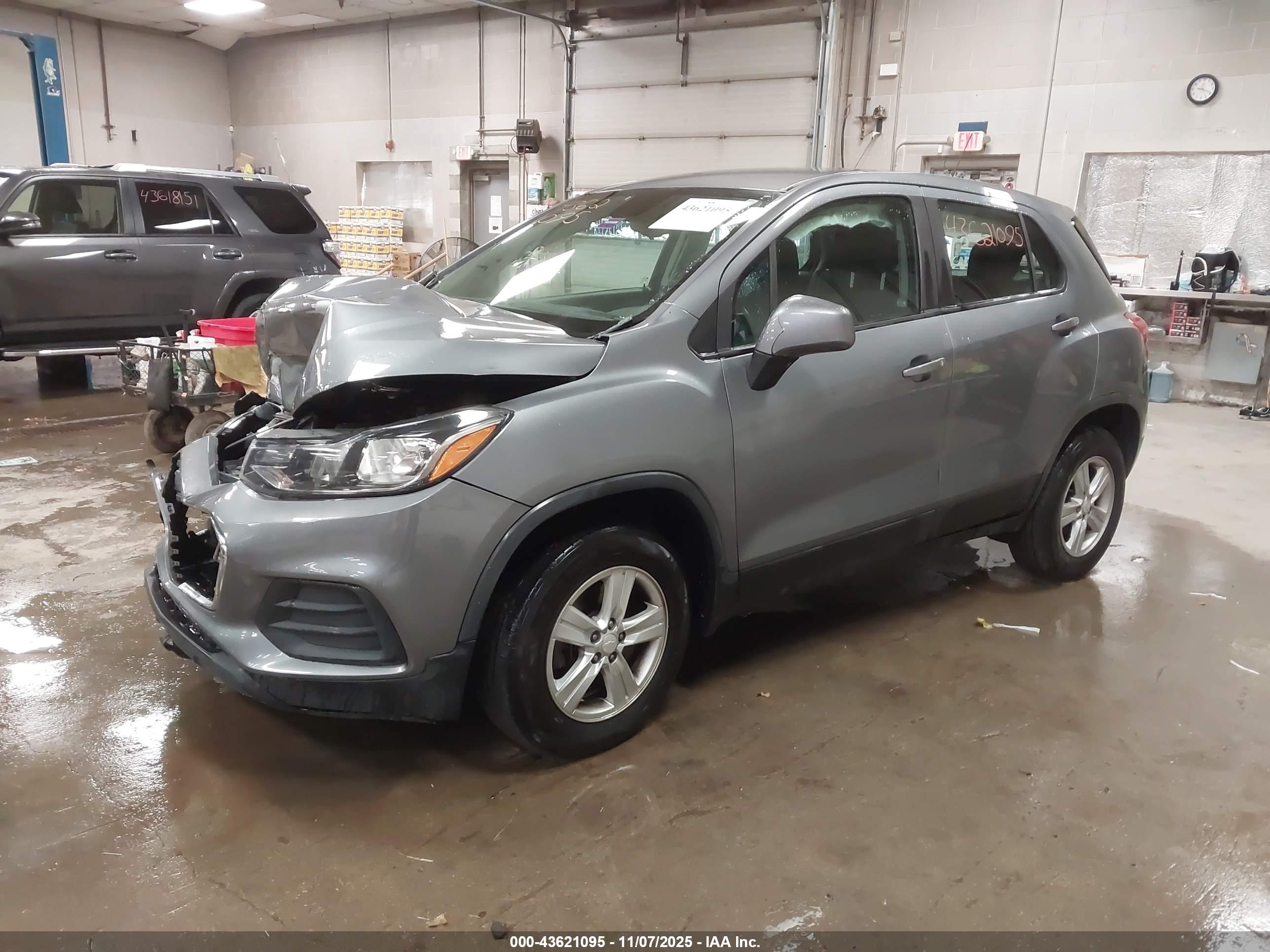 CHEVROLET TRAX image 2