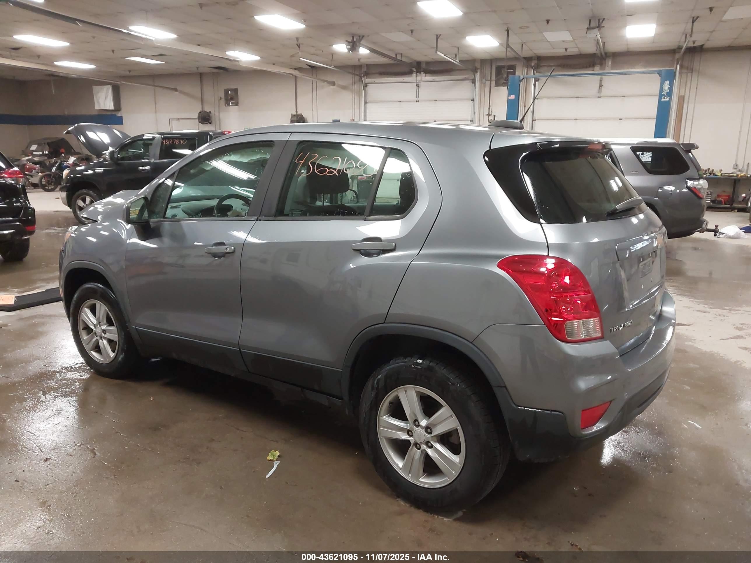 CHEVROLET TRAX image 3