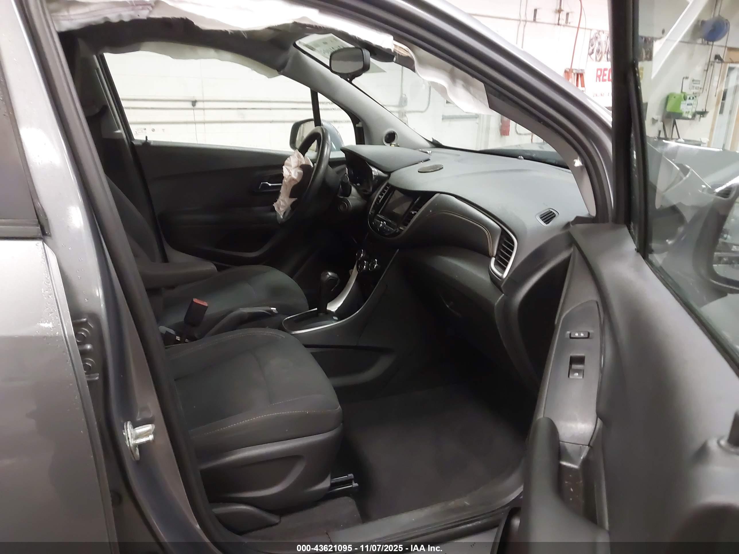 CHEVROLET TRAX image 5