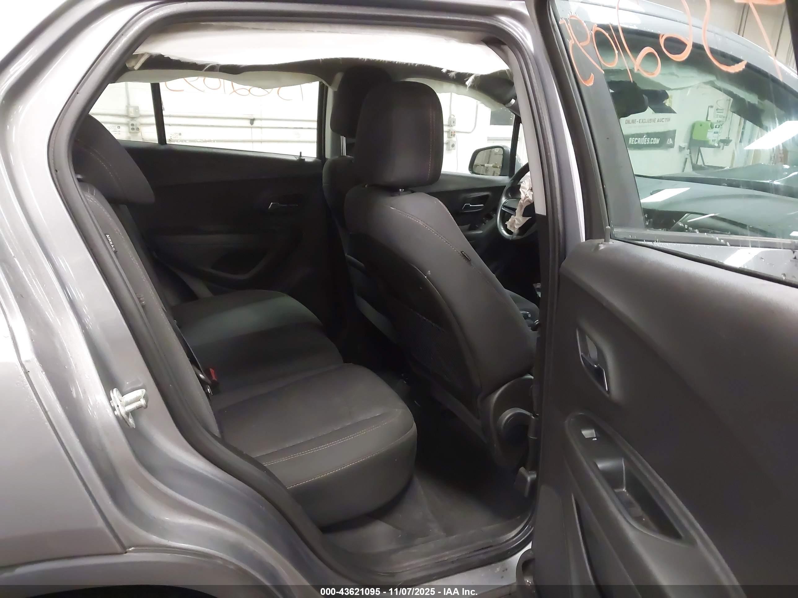 CHEVROLET TRAX image 8