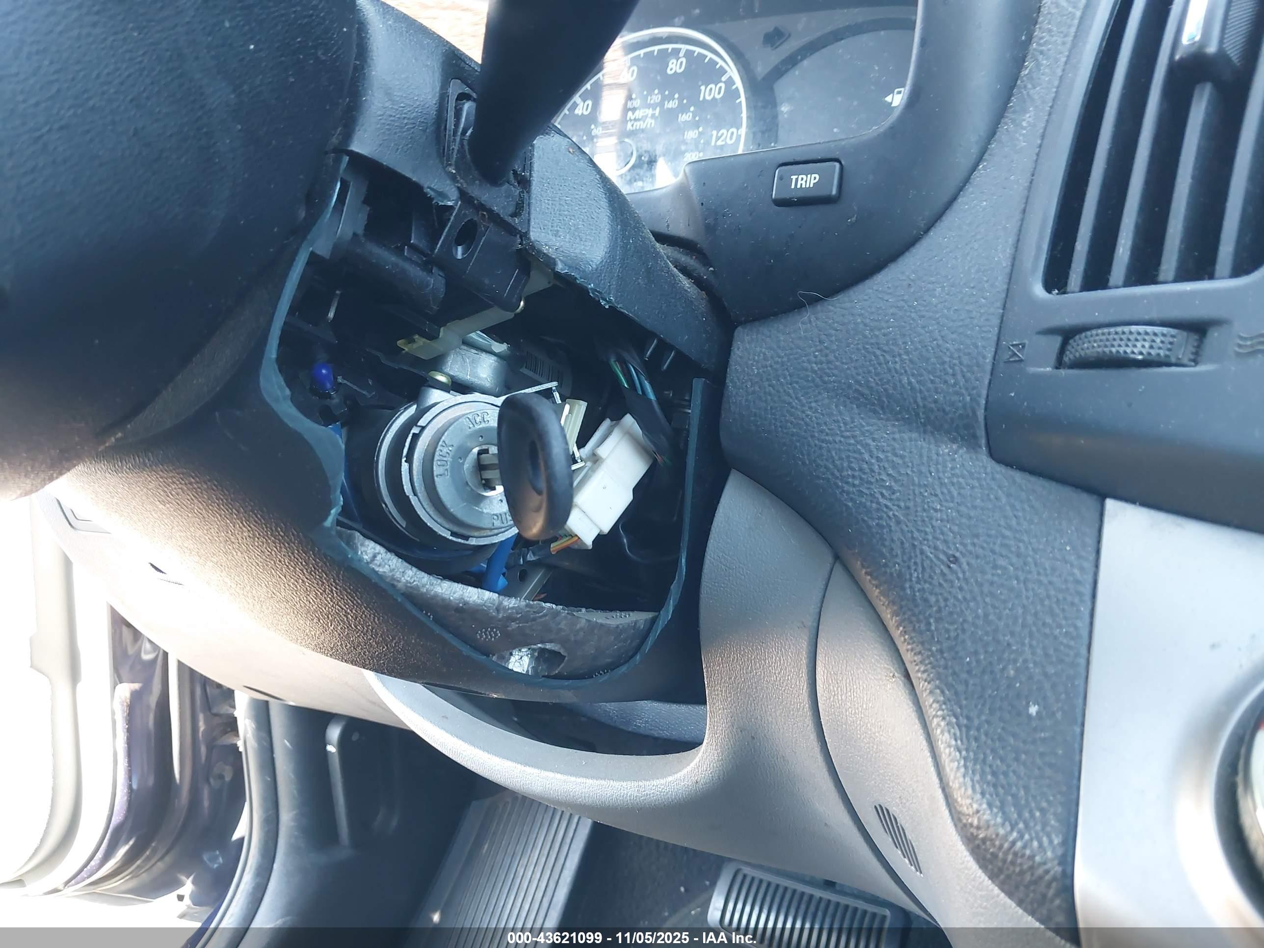 HYUNDAI ELANTRA image 6