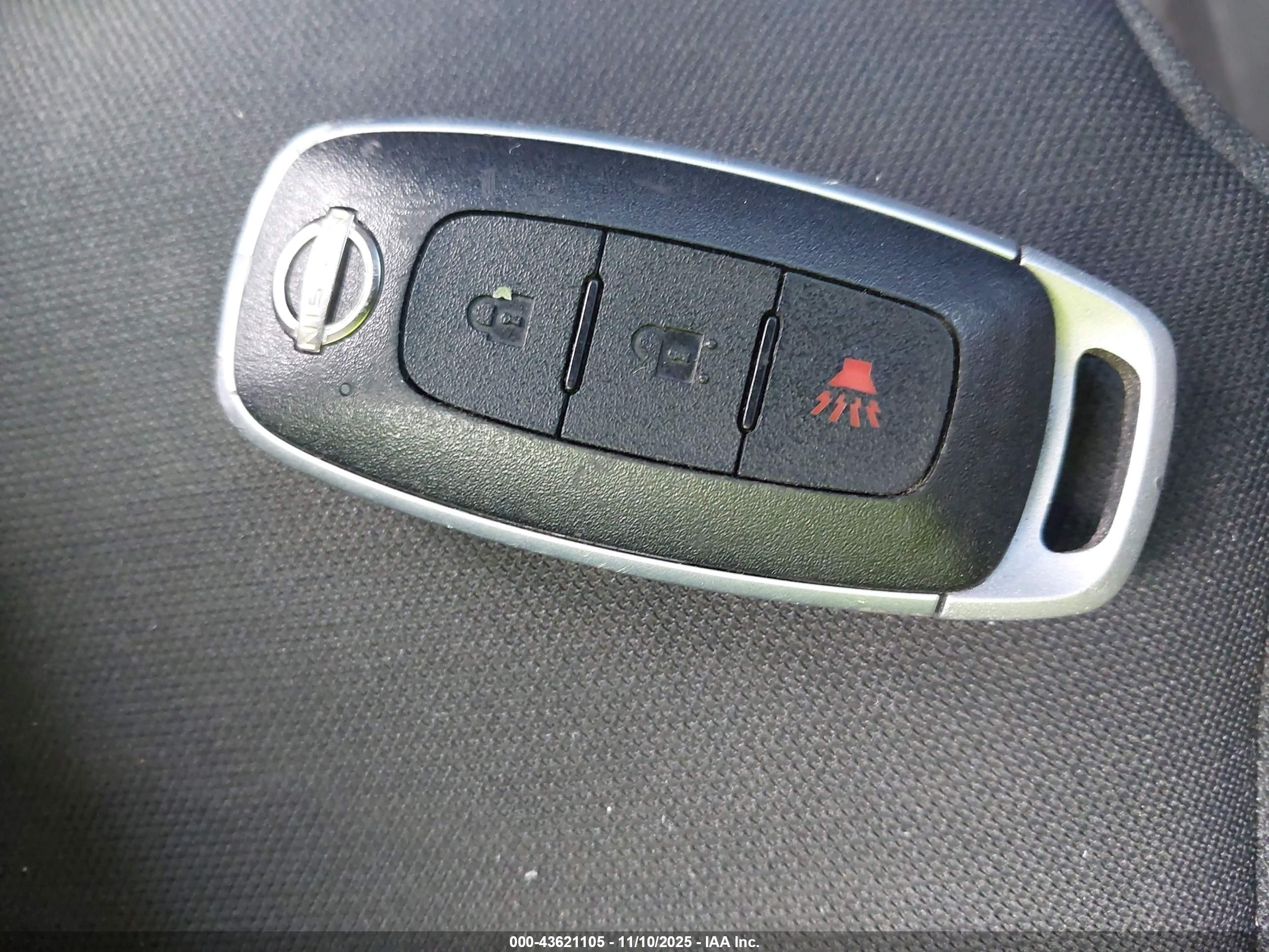 NISSAN ROGUE image 11