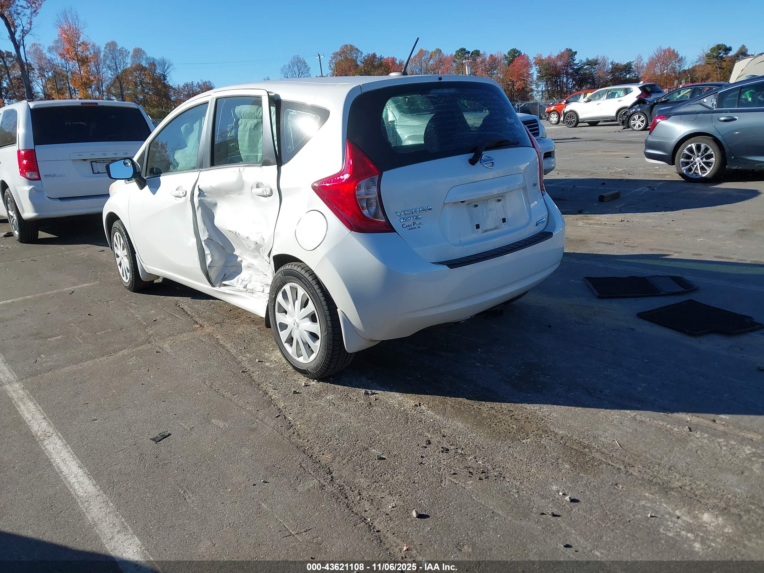 NISSAN VERSA image 3