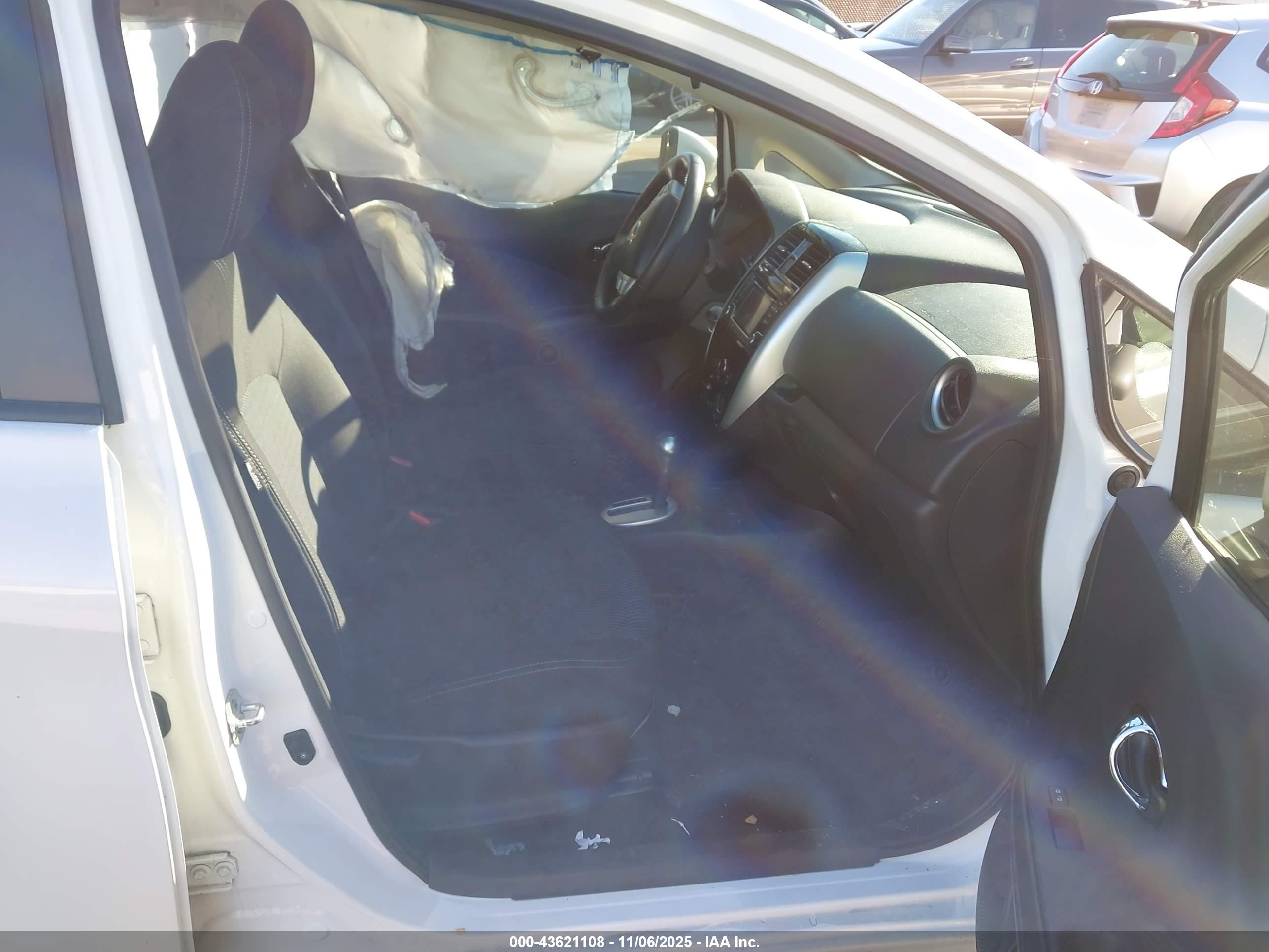 NISSAN VERSA image 5