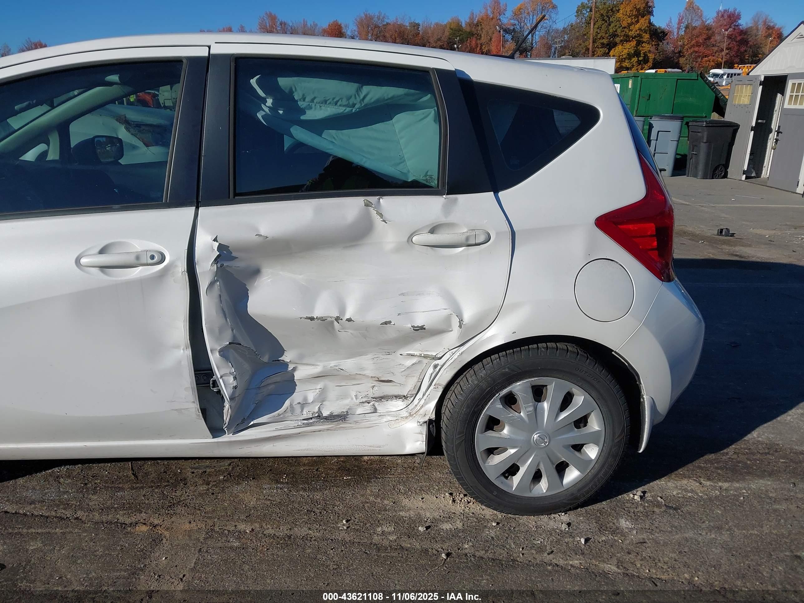 NISSAN VERSA image 6