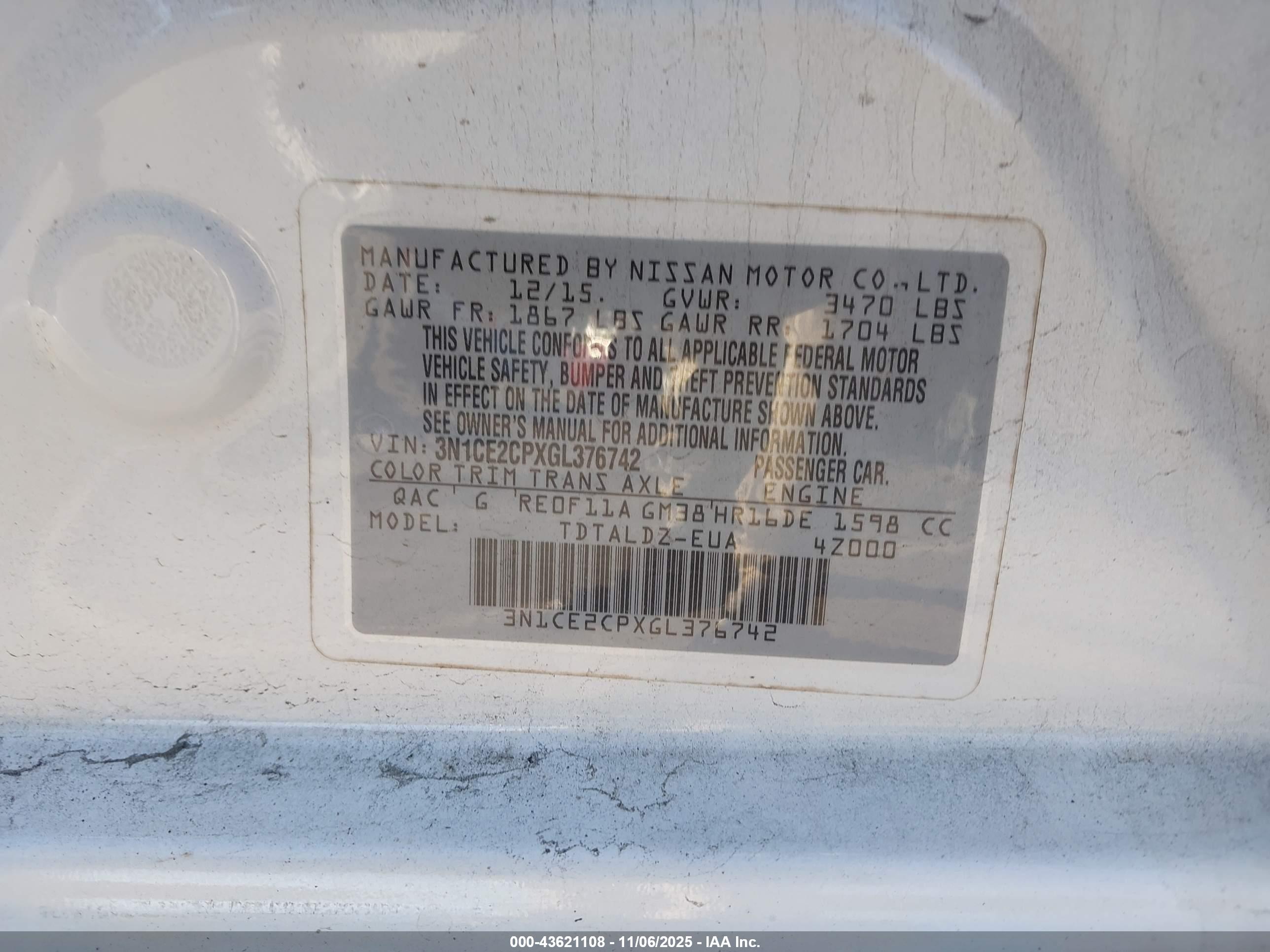 NISSAN VERSA image 9