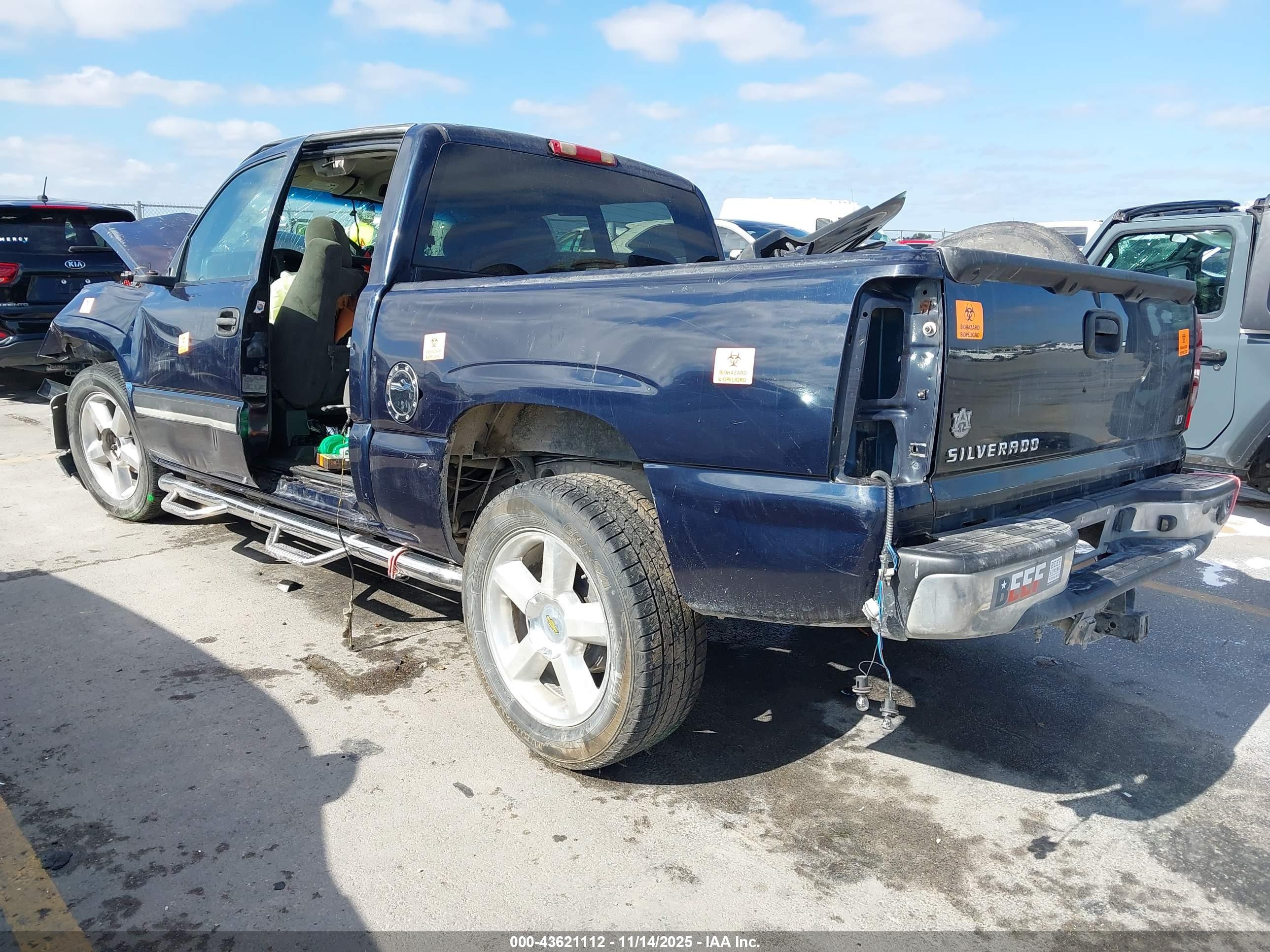 CHEVROLET SILVERADO image 3