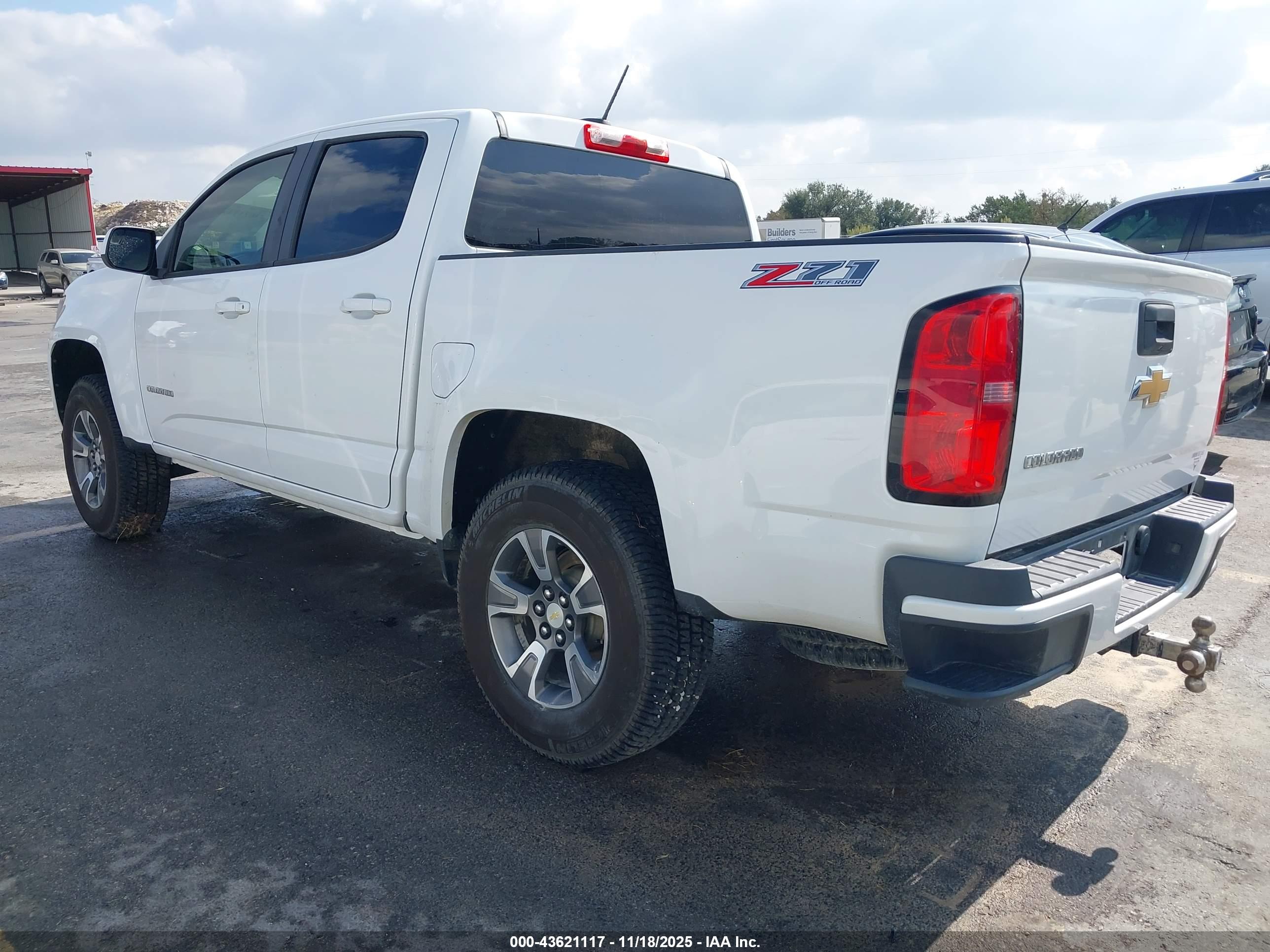 CHEVROLET COLORADO image 3