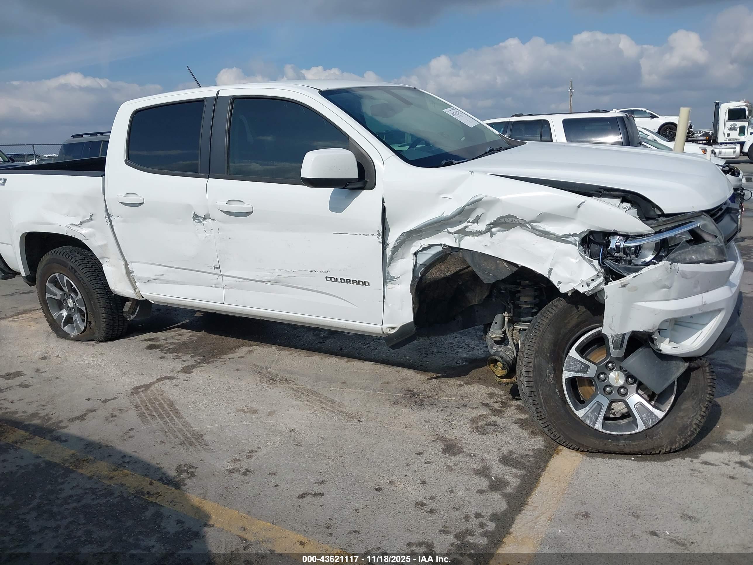 CHEVROLET COLORADO image 6