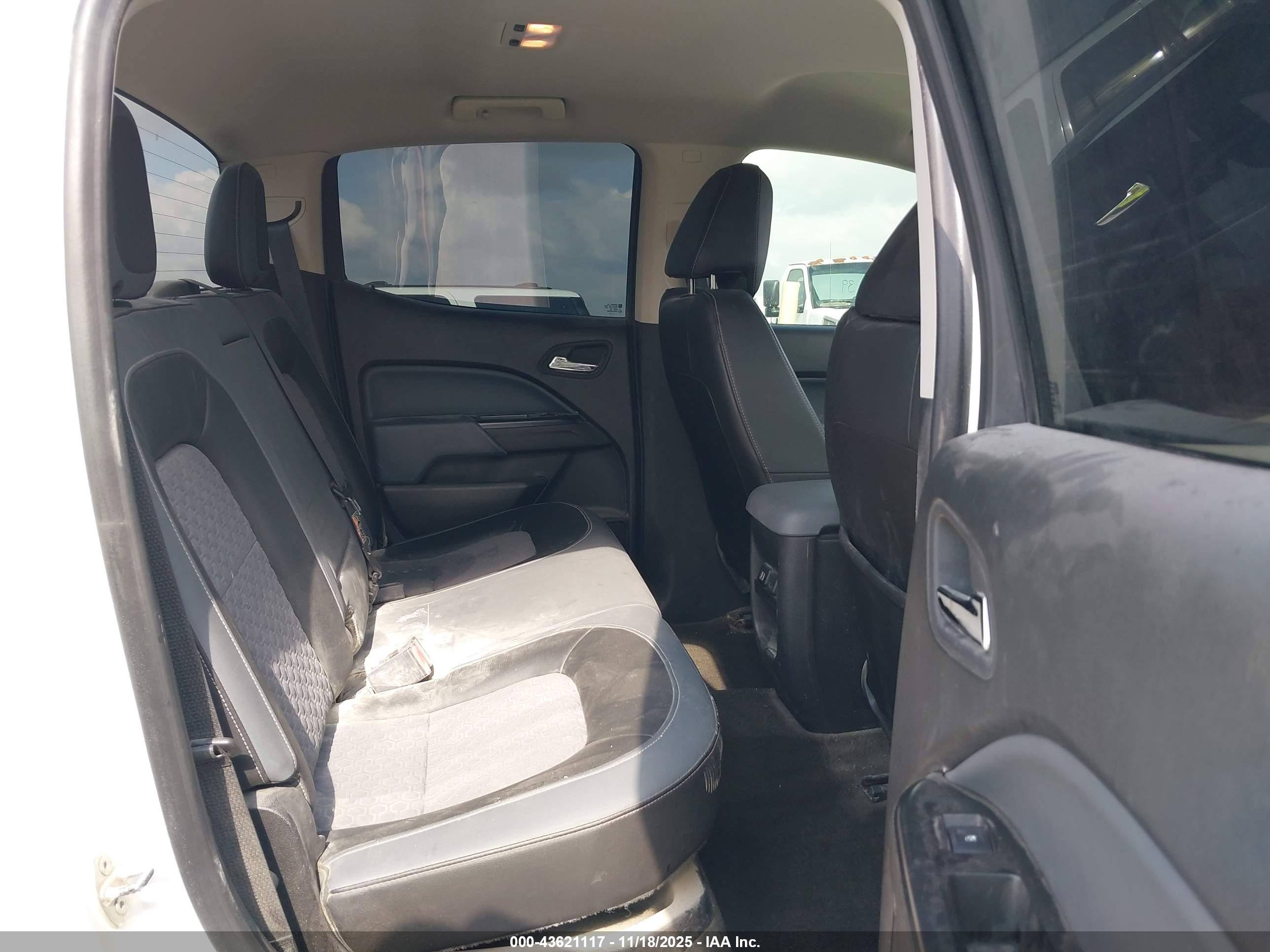 CHEVROLET COLORADO image 8