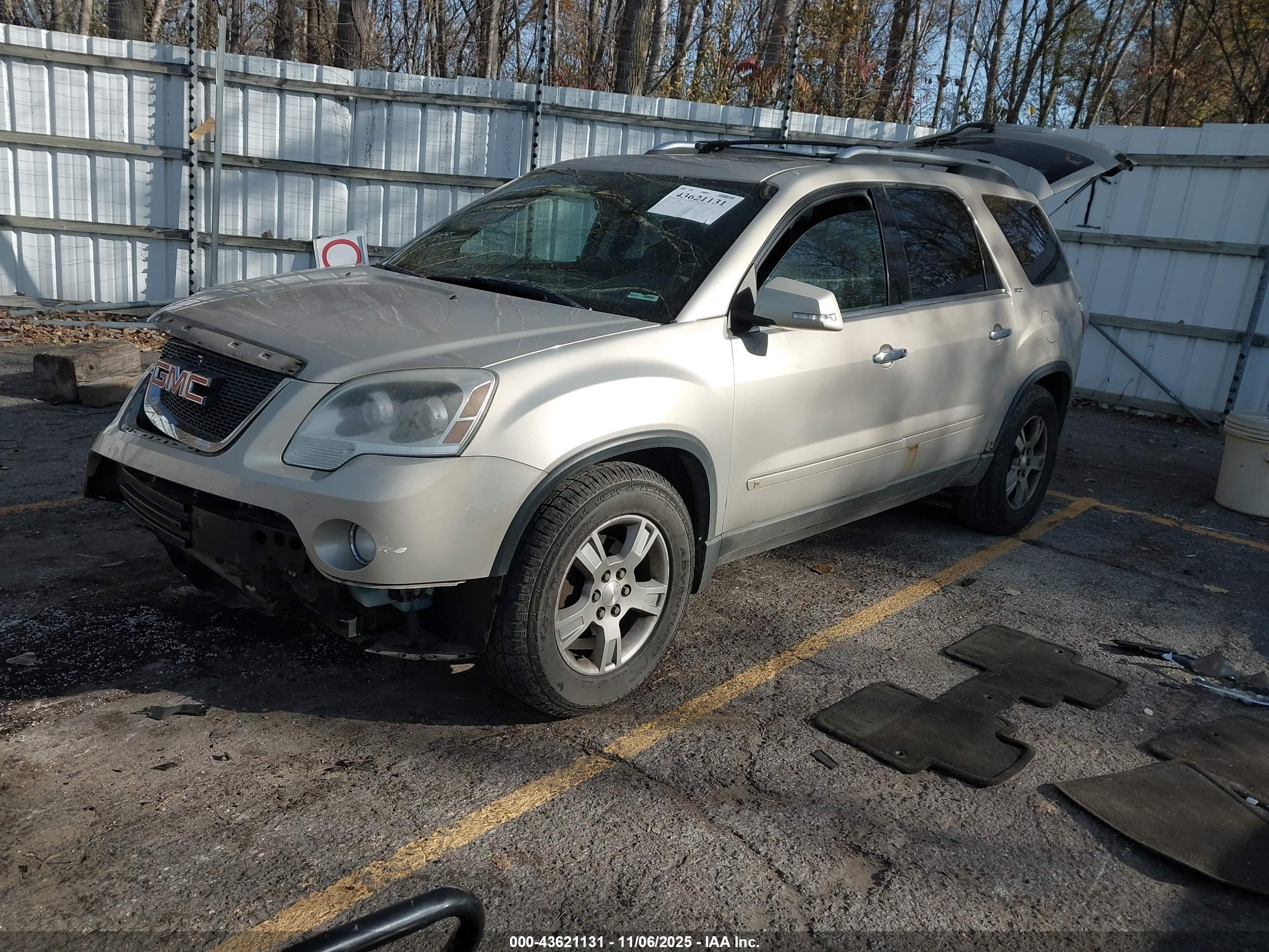 GMC ACADIA image 2