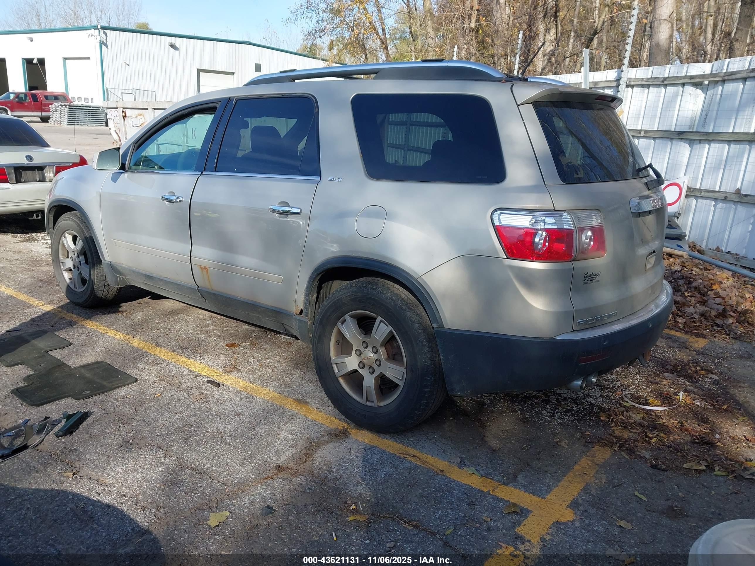 GMC ACADIA image 3