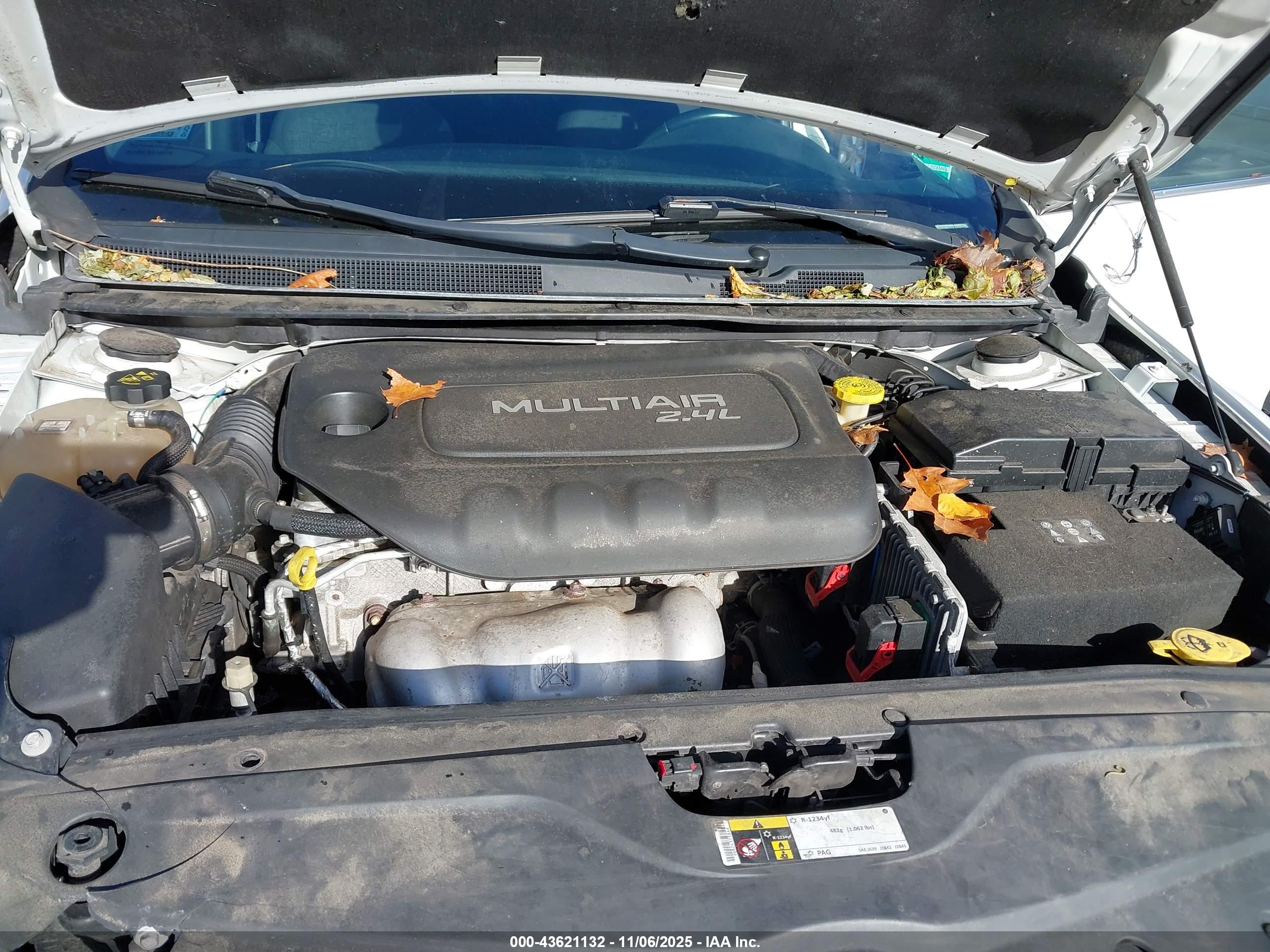CHRYSLER 200 image 10