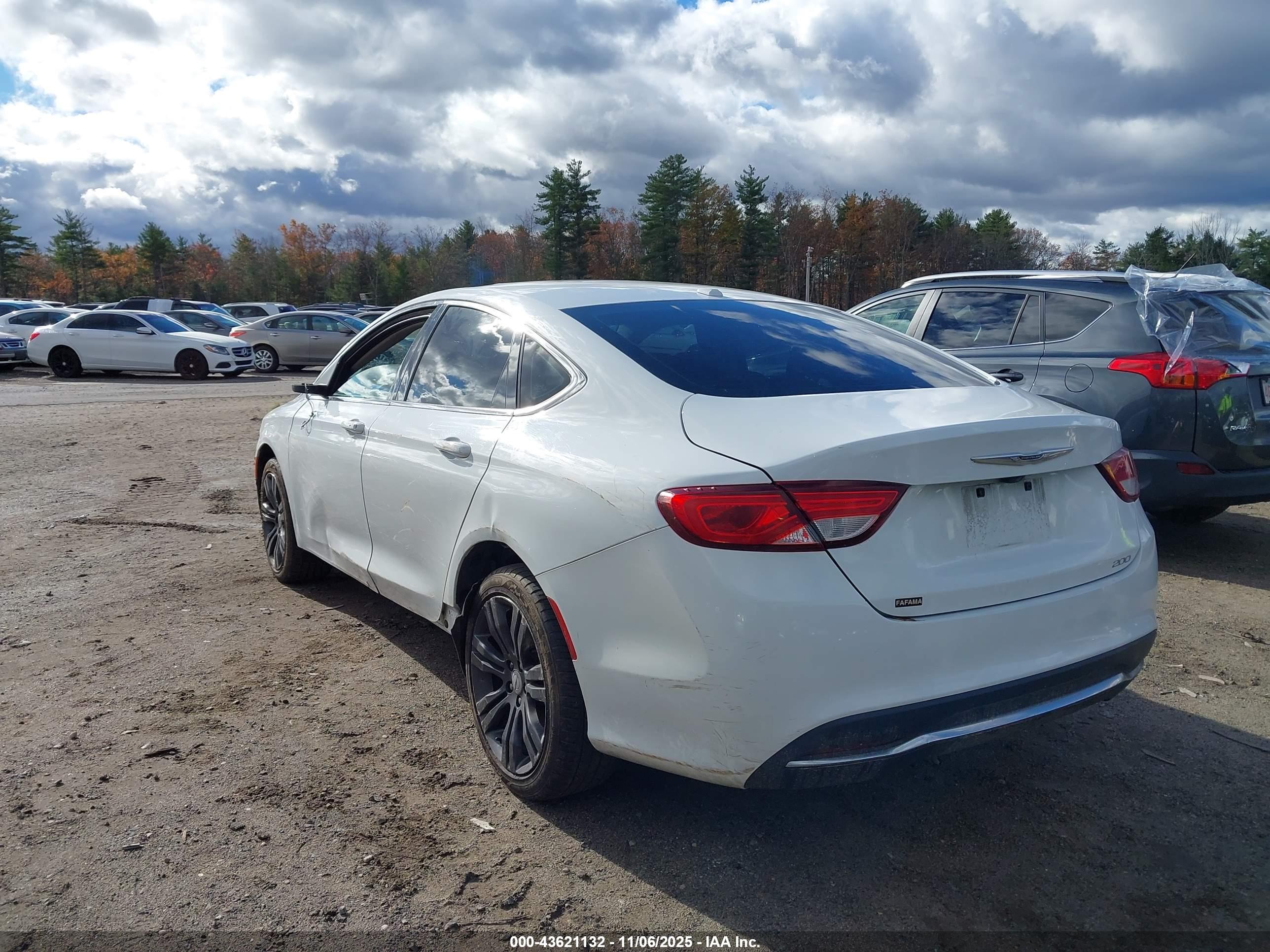 CHRYSLER 200 image 3