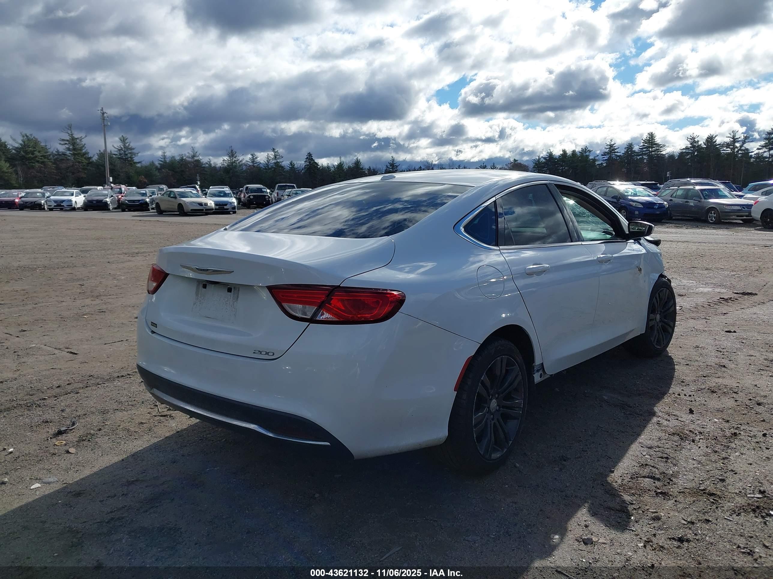 CHRYSLER 200 image 4