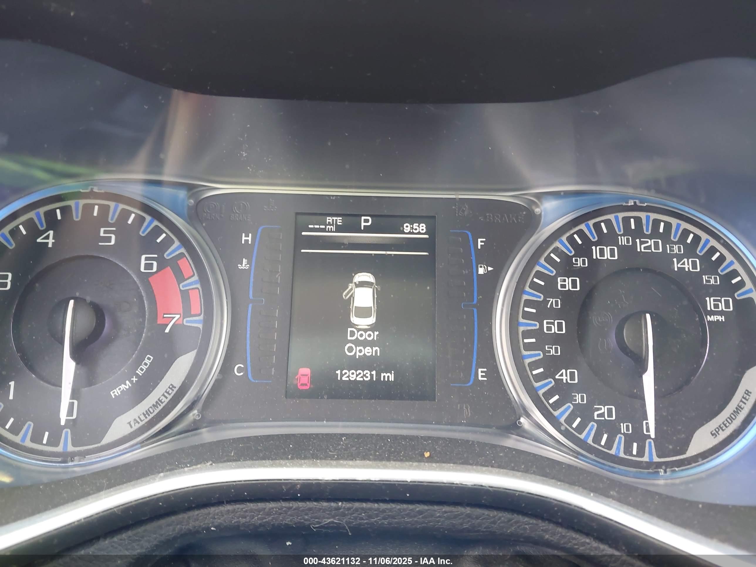 CHRYSLER 200 image 7
