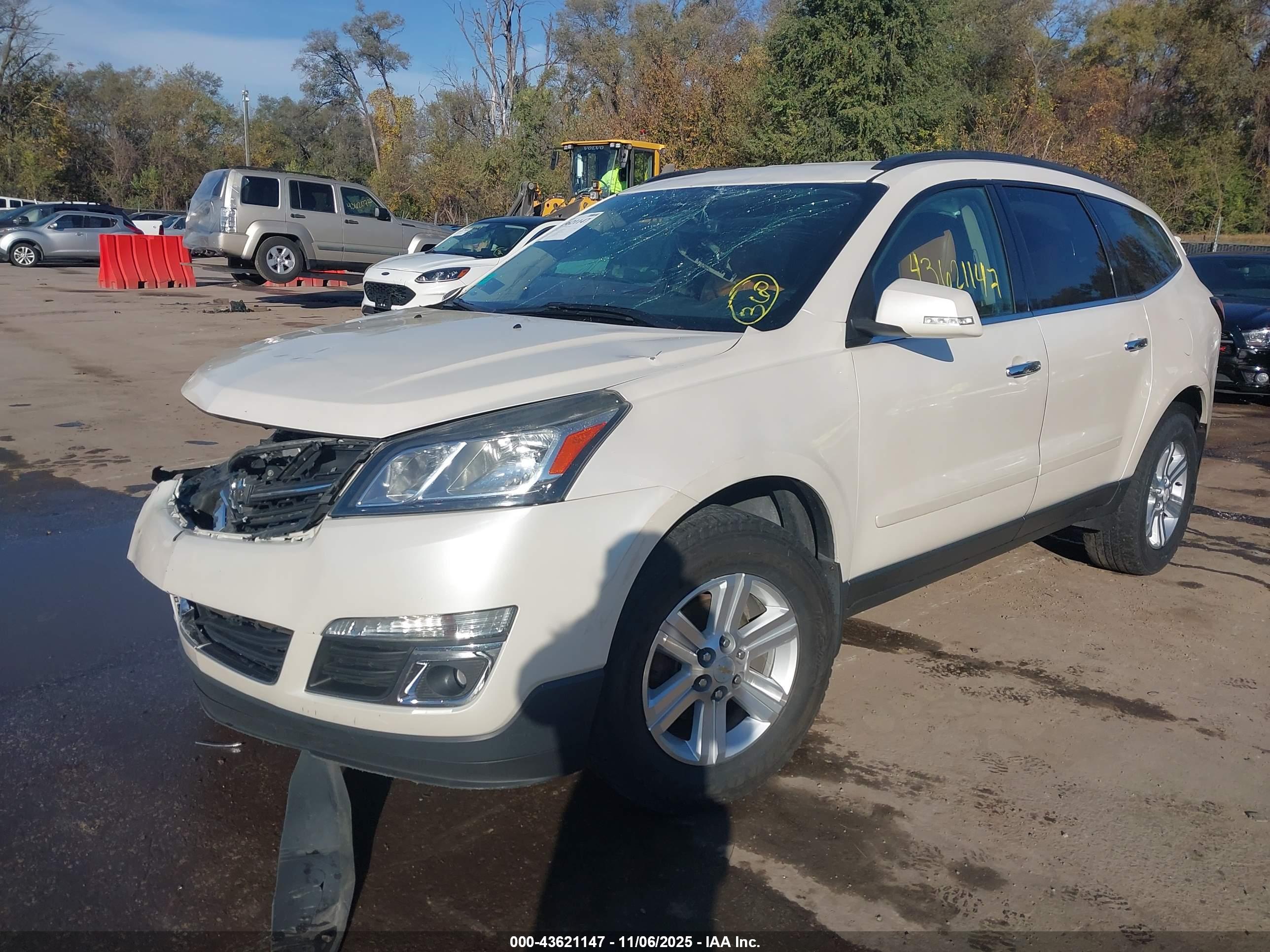 CHEVROLET TRAVERSE image 2