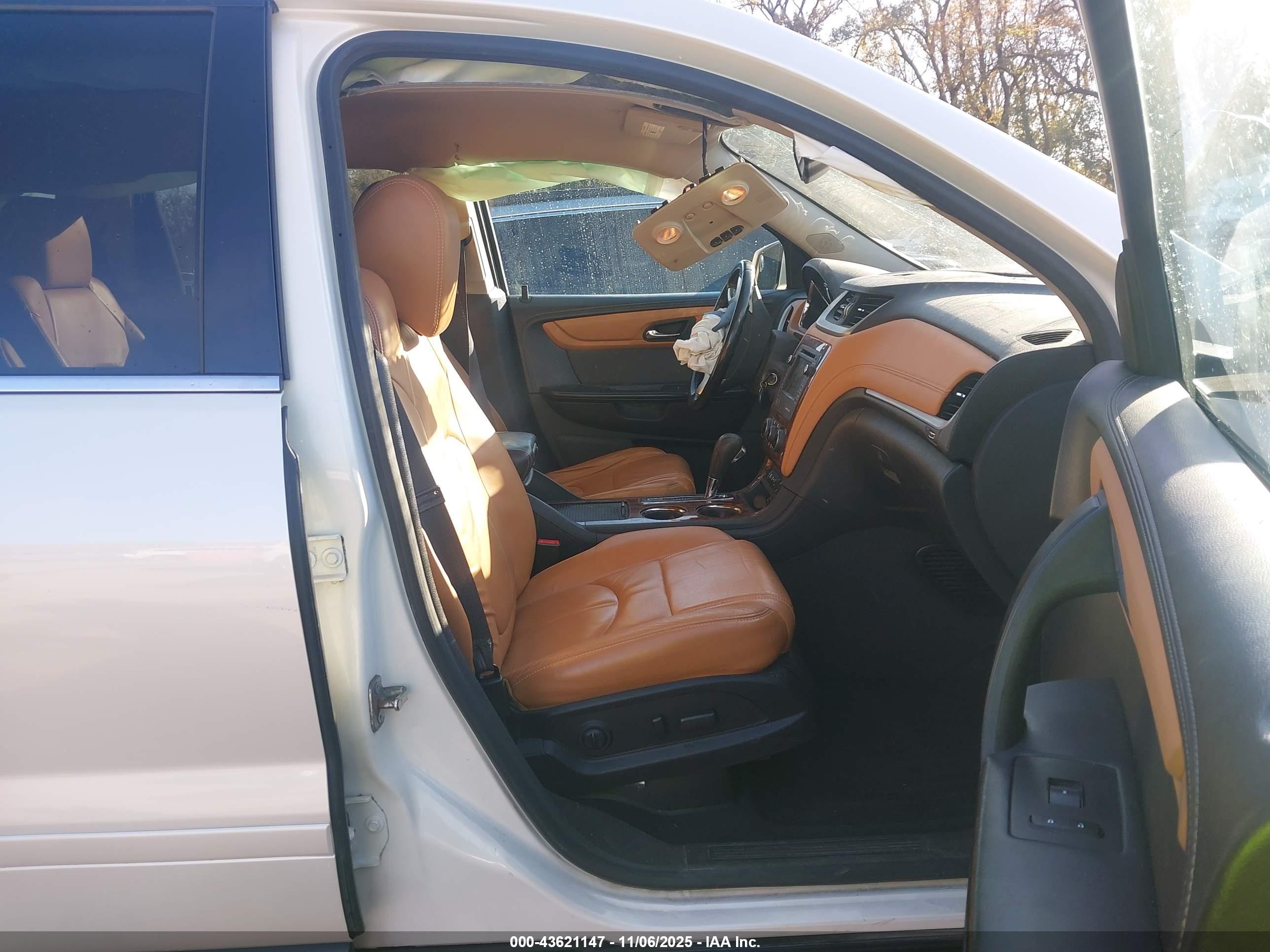 CHEVROLET TRAVERSE image 5