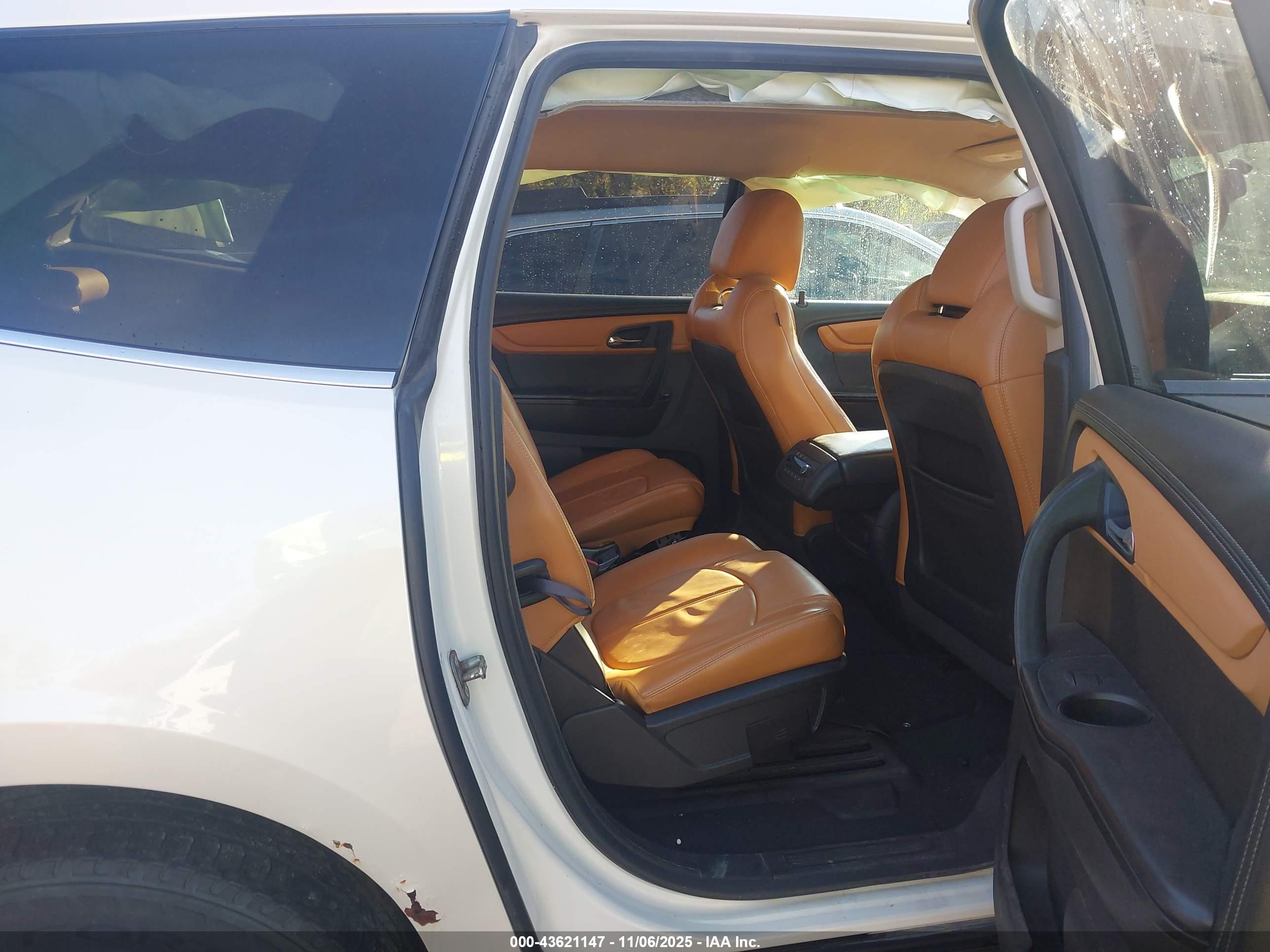 CHEVROLET TRAVERSE image 8