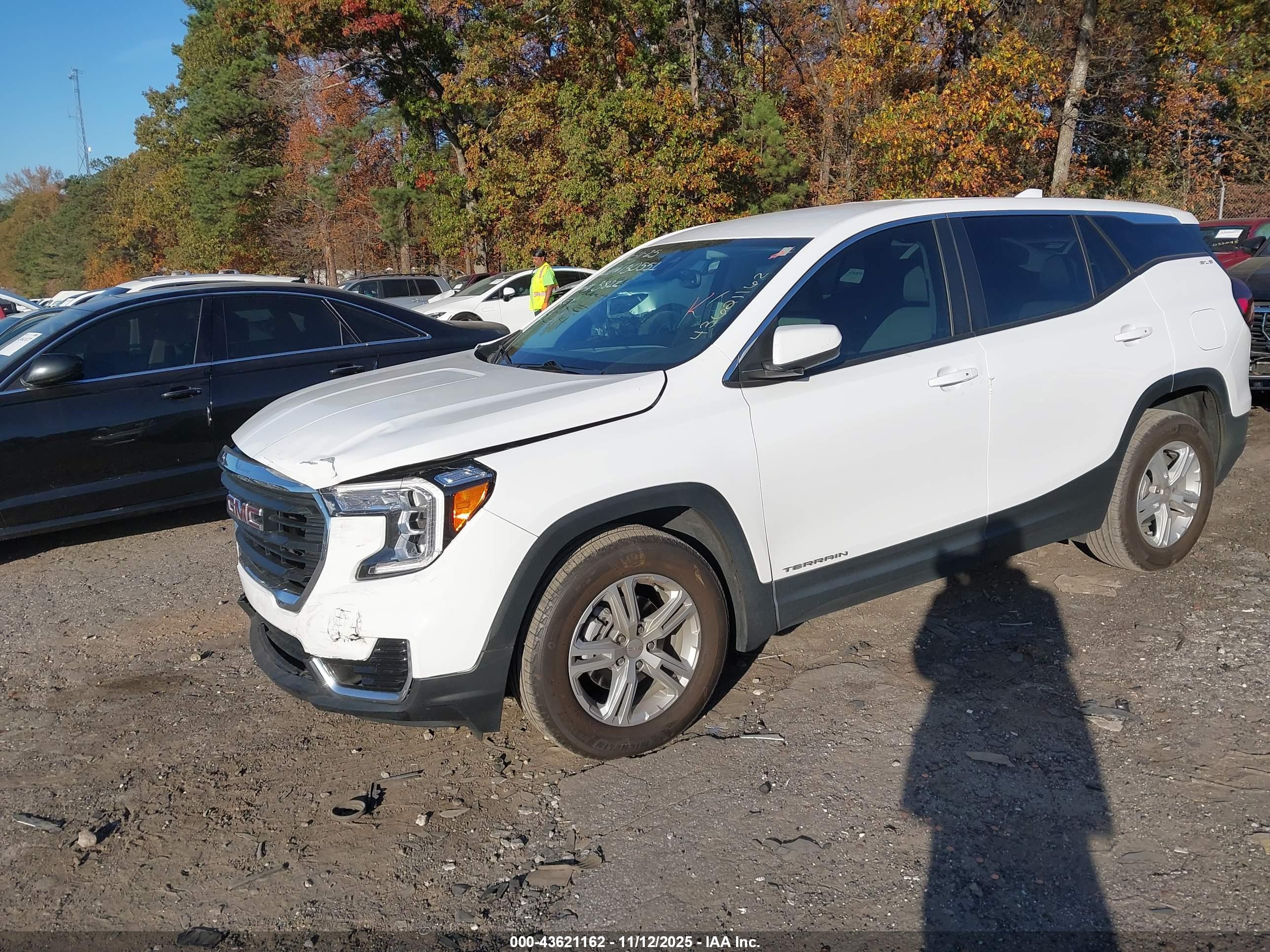 GMC TERRAIN image 2