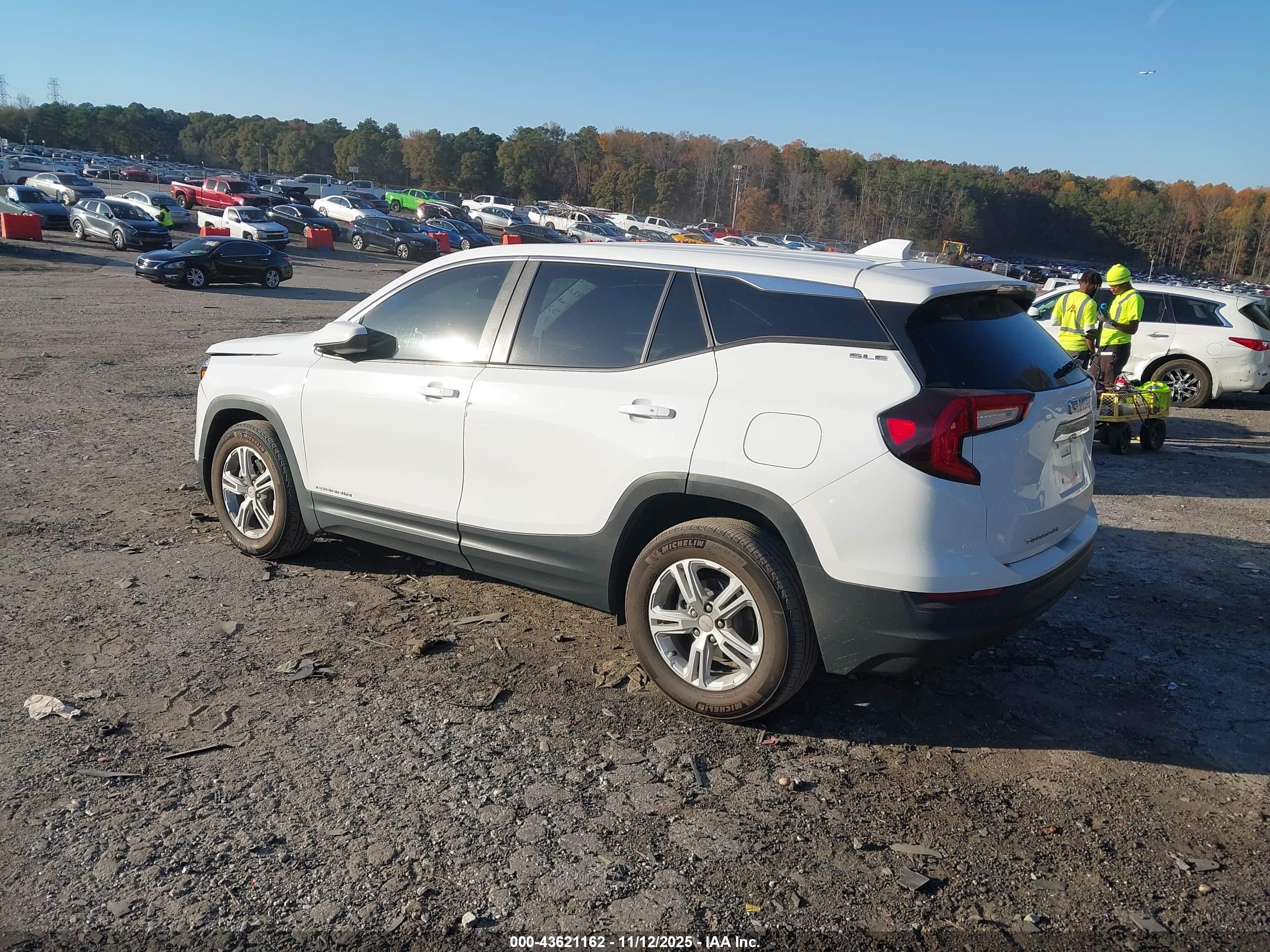 GMC TERRAIN image 3