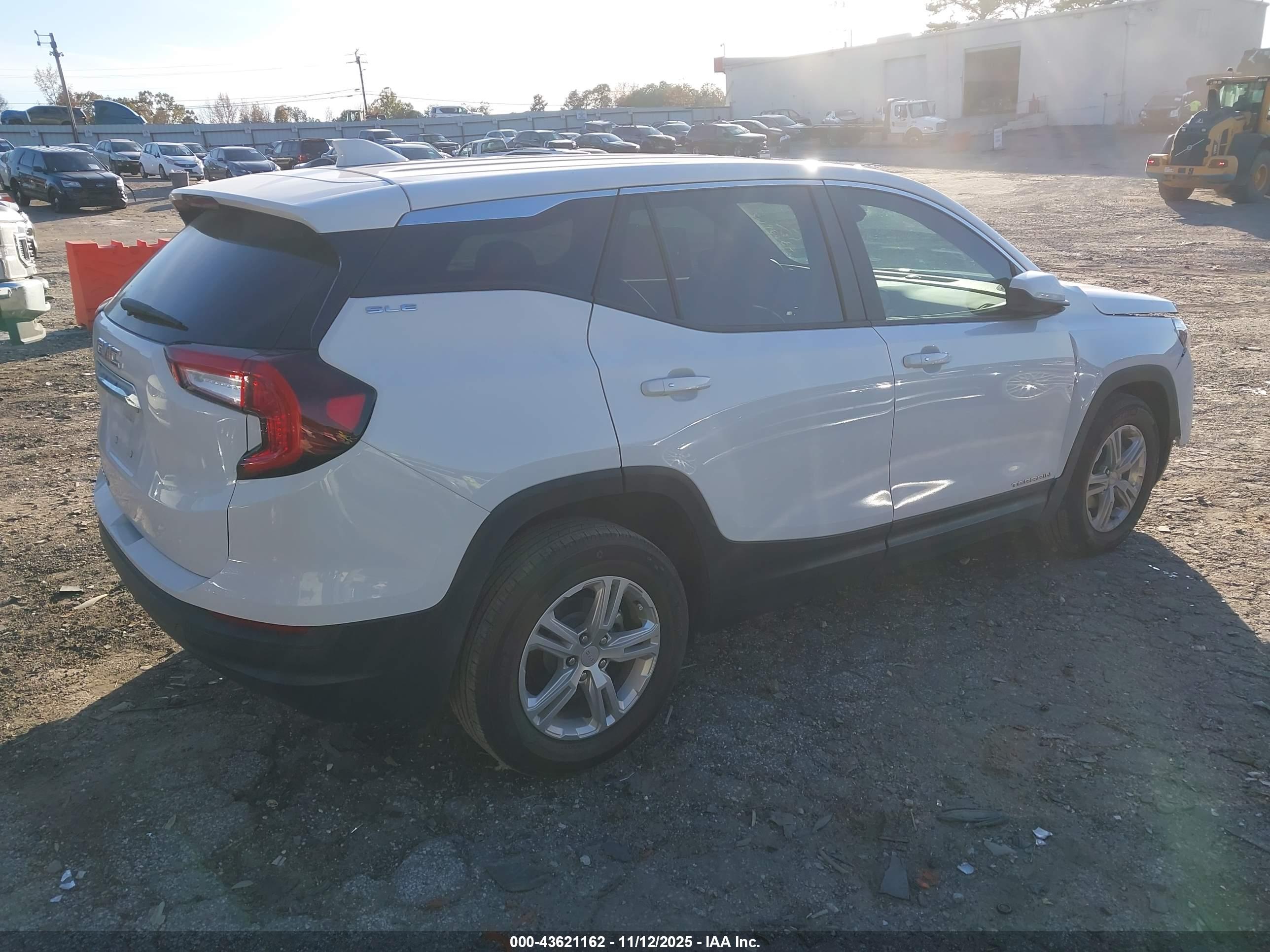 GMC TERRAIN image 4
