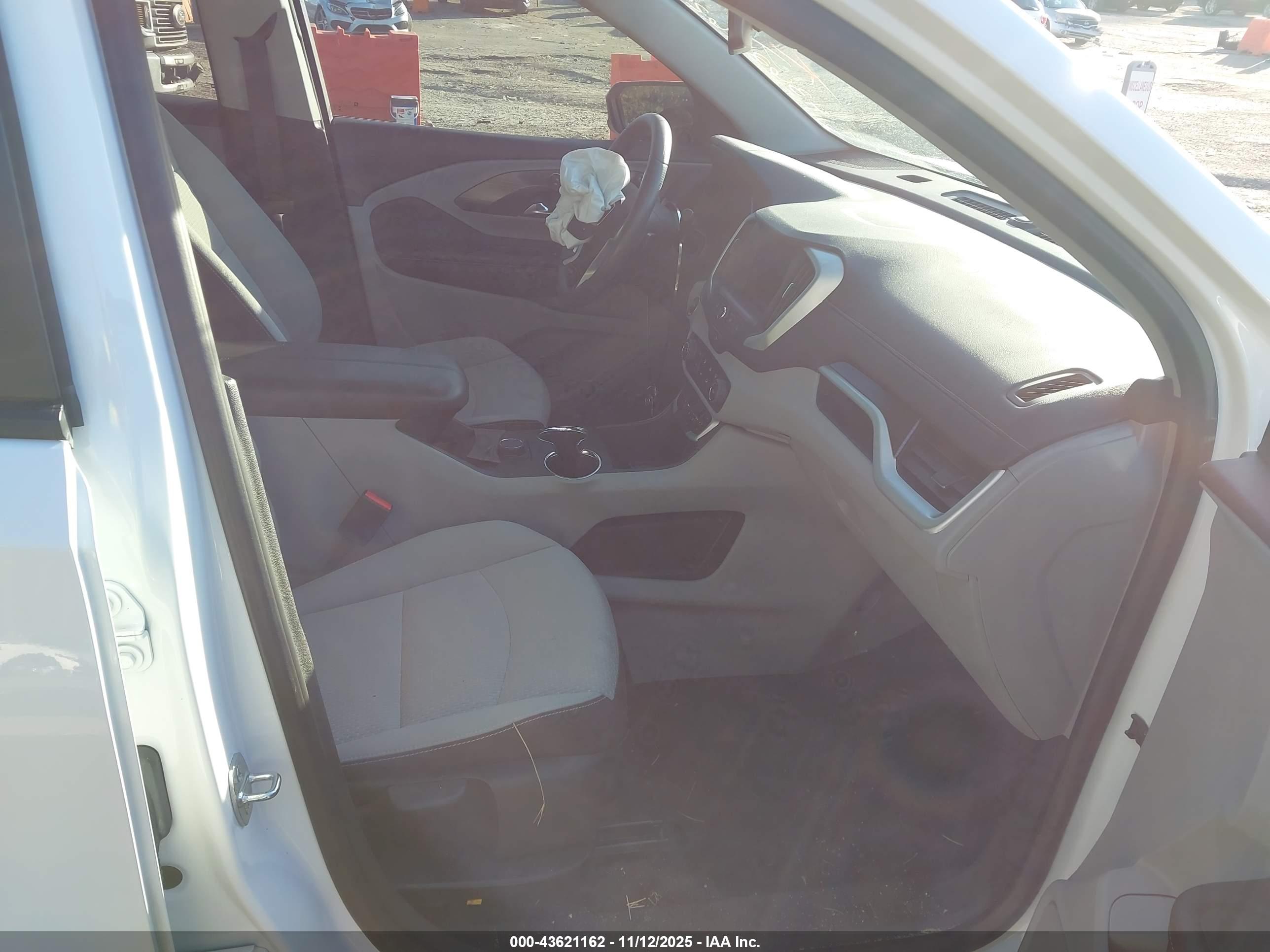 GMC TERRAIN image 5
