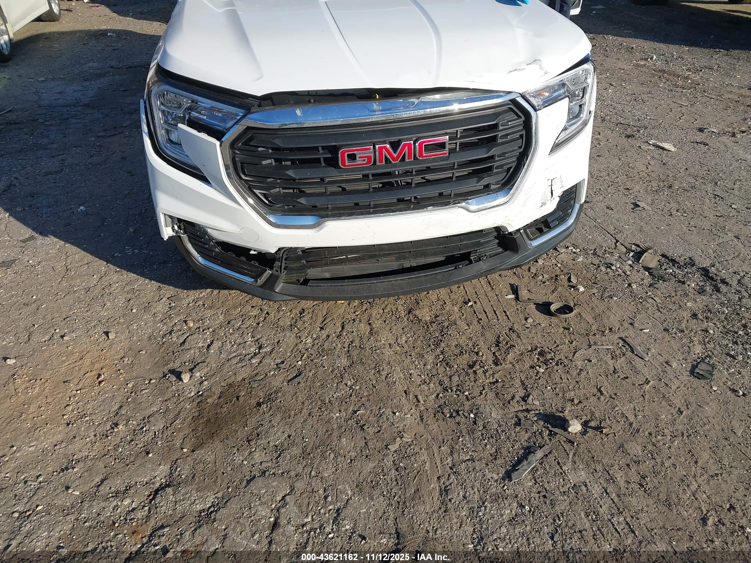 GMC TERRAIN image 6