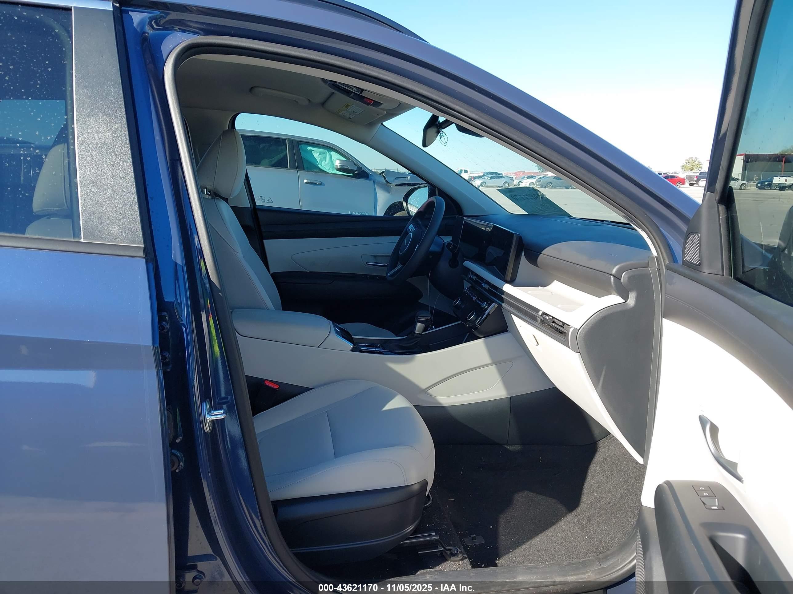 HYUNDAI TUCSON image 5