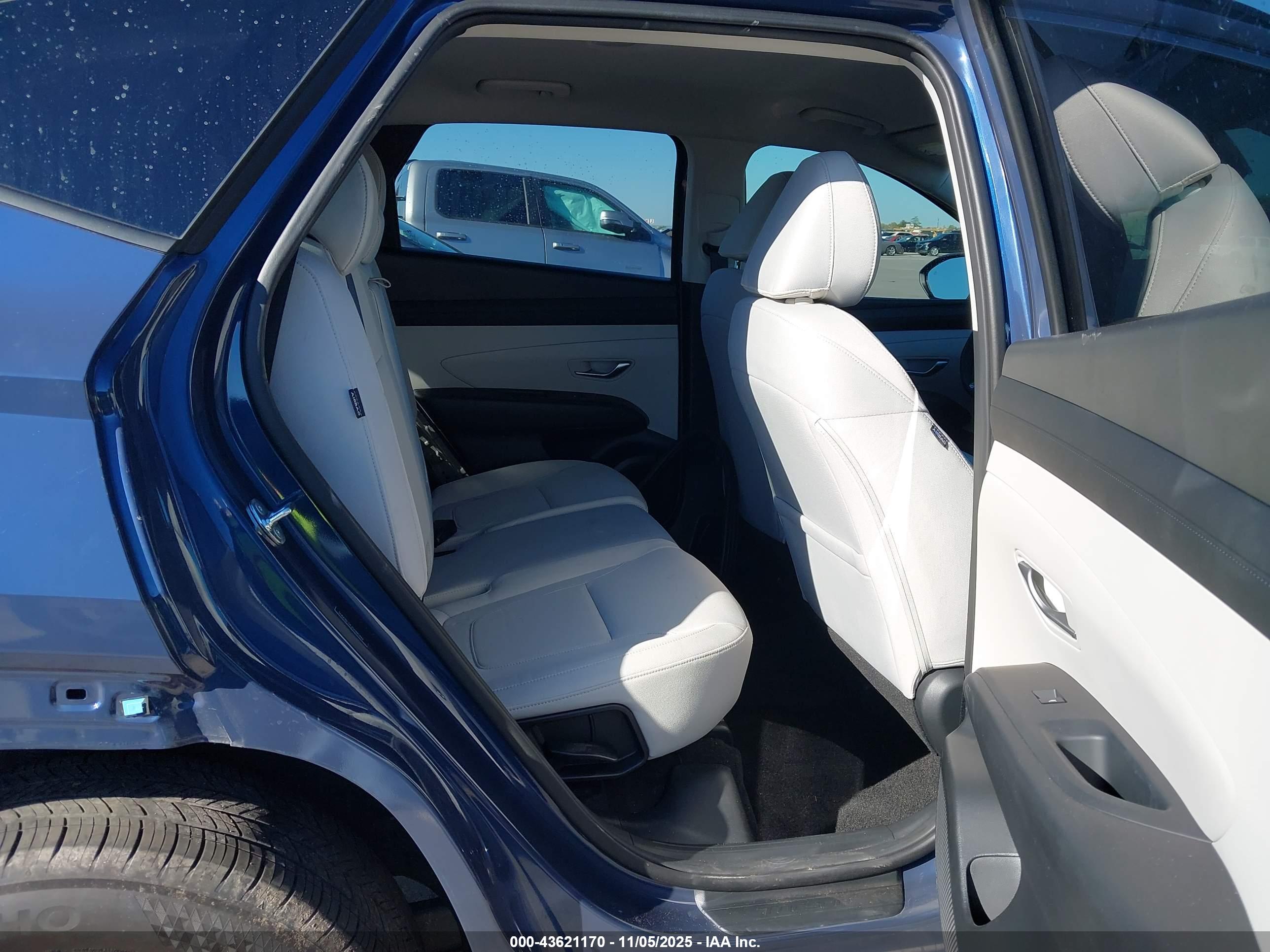 HYUNDAI TUCSON image 8