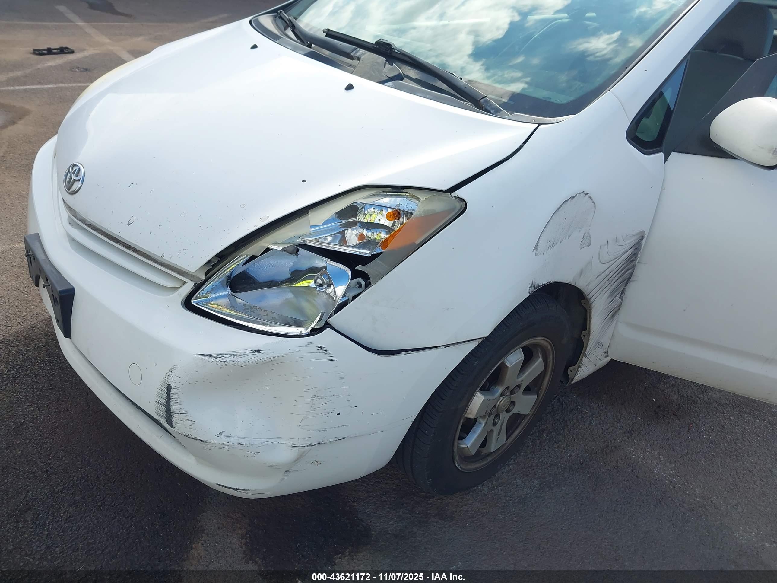 TOYOTA PRIUS image 6