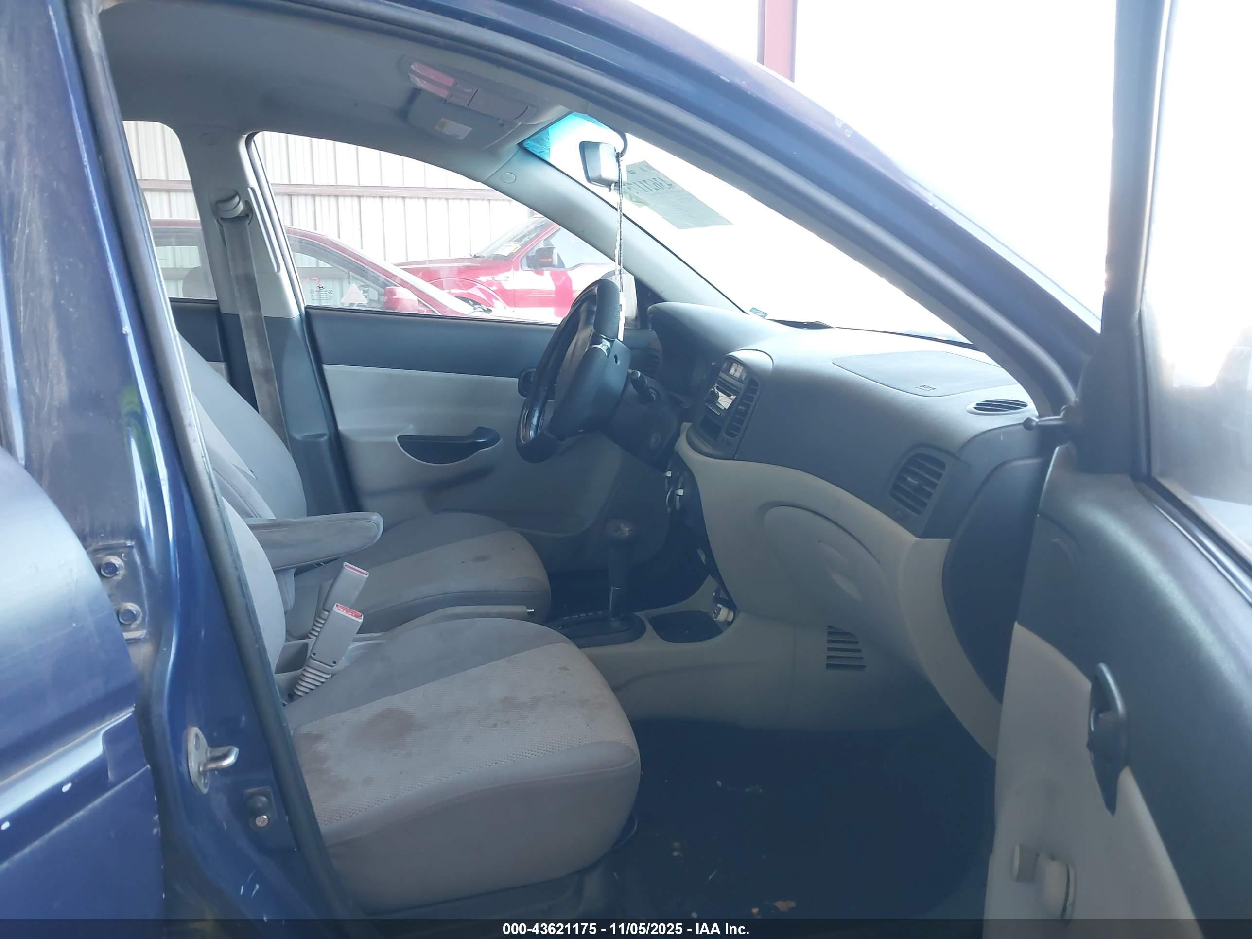 HYUNDAI ACCENT image 5