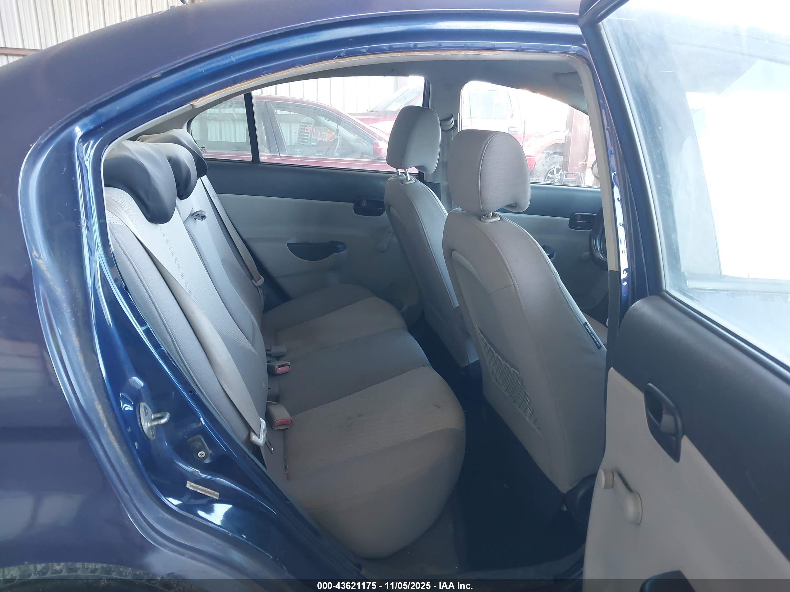 HYUNDAI ACCENT image 8