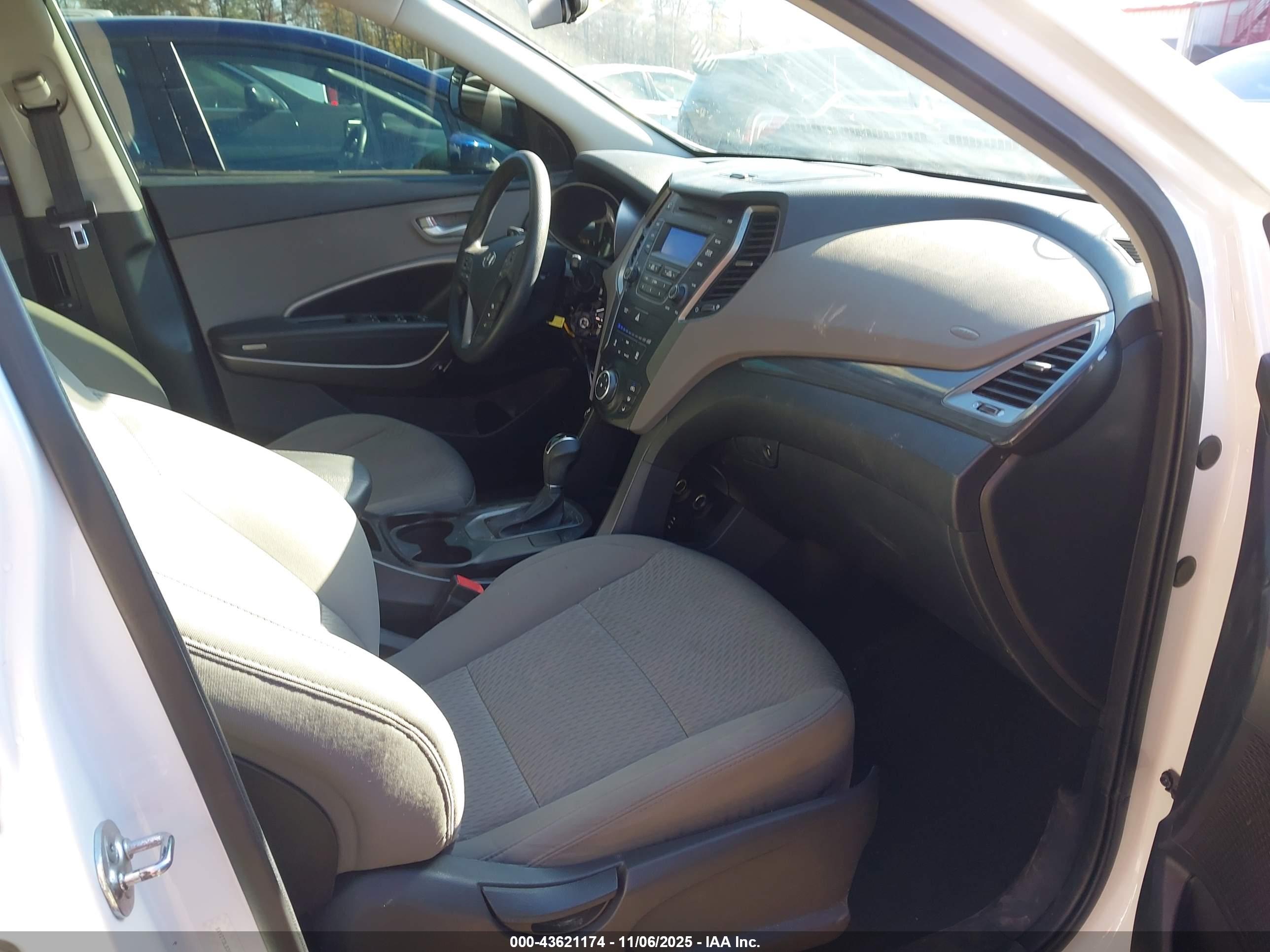 HYUNDAI SANTA image 5
