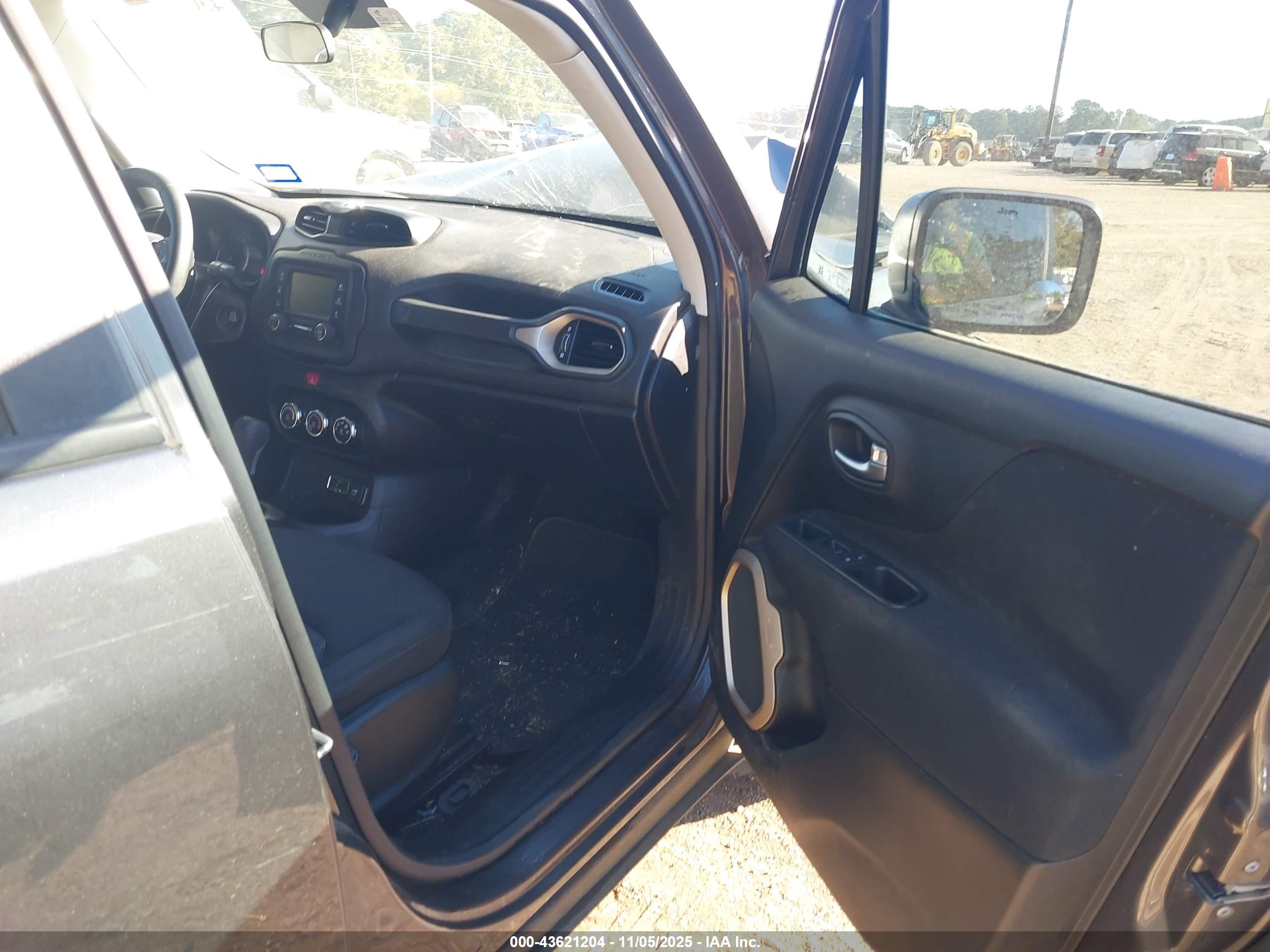 JEEP RENEGADE image 5