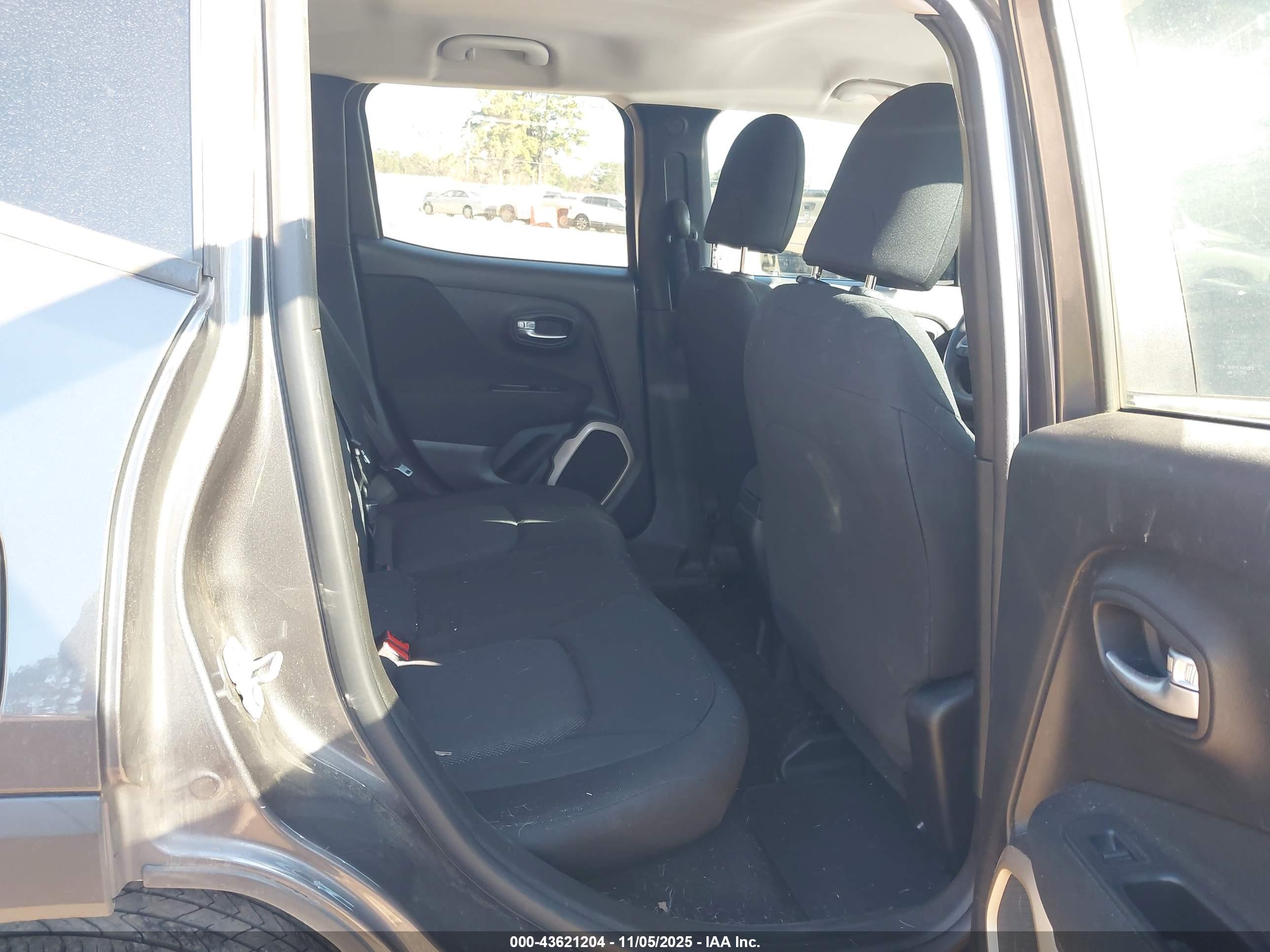 JEEP RENEGADE image 8