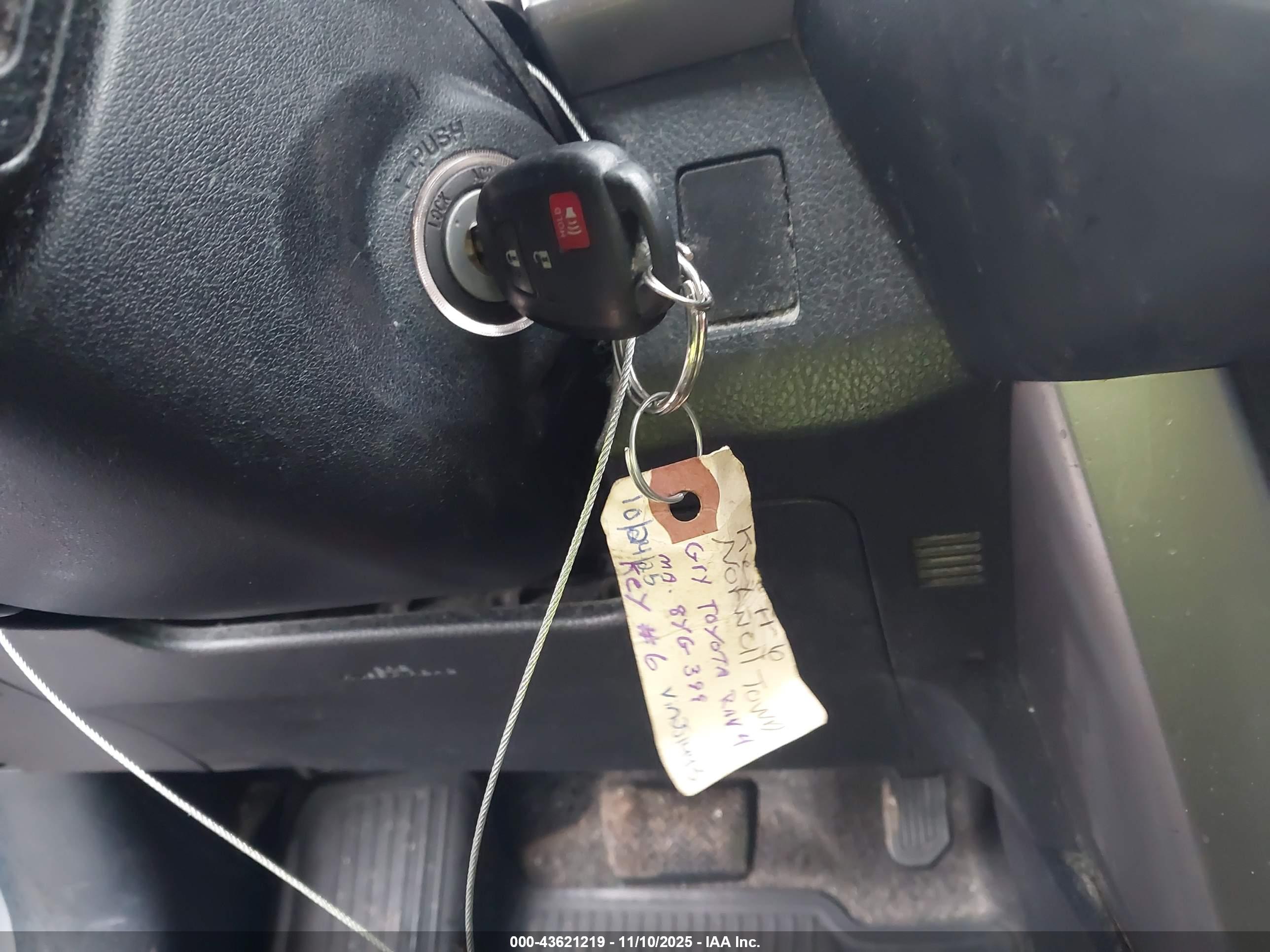 TOYOTA RAV4 image 11