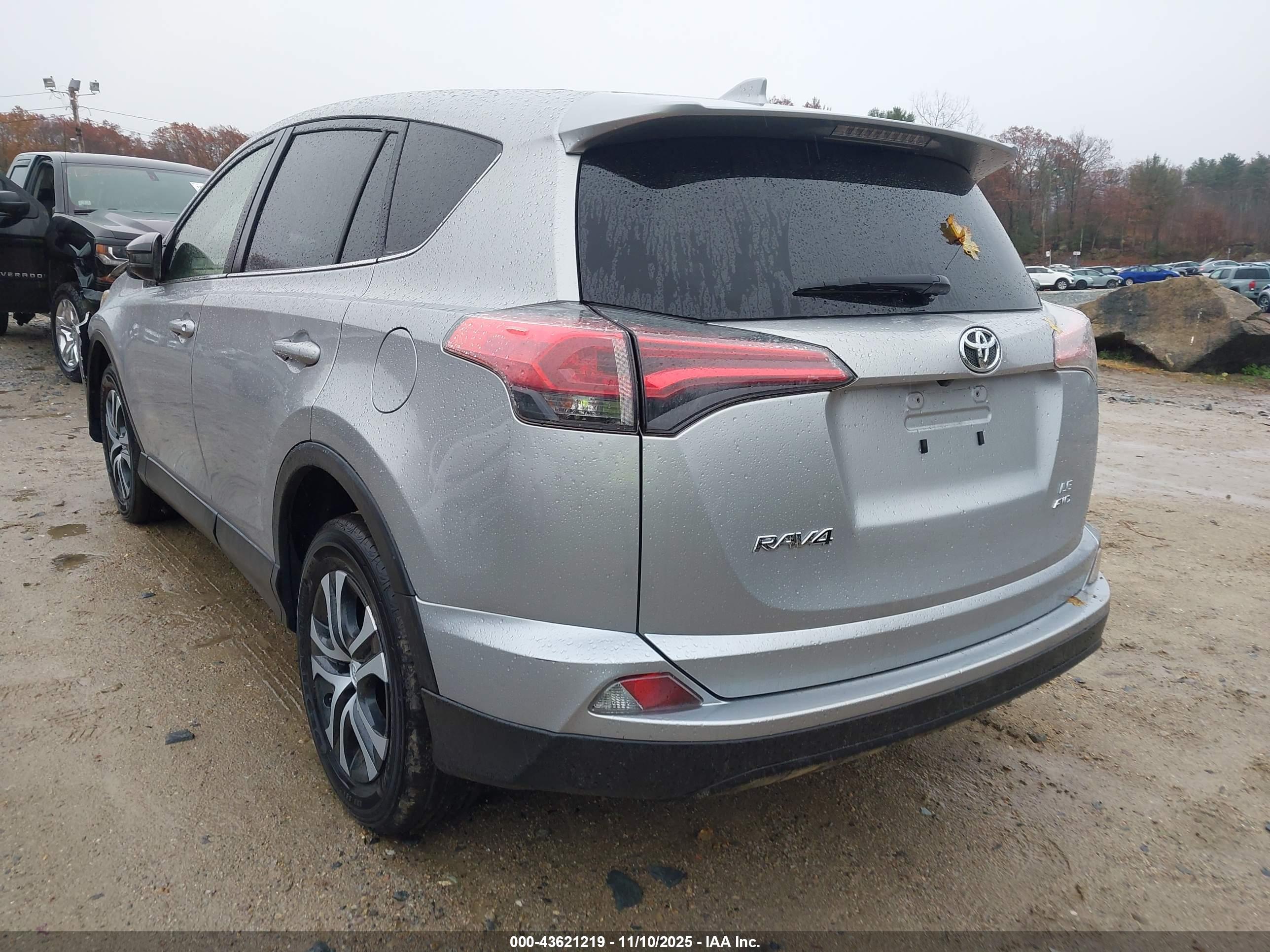 TOYOTA RAV4 image 3