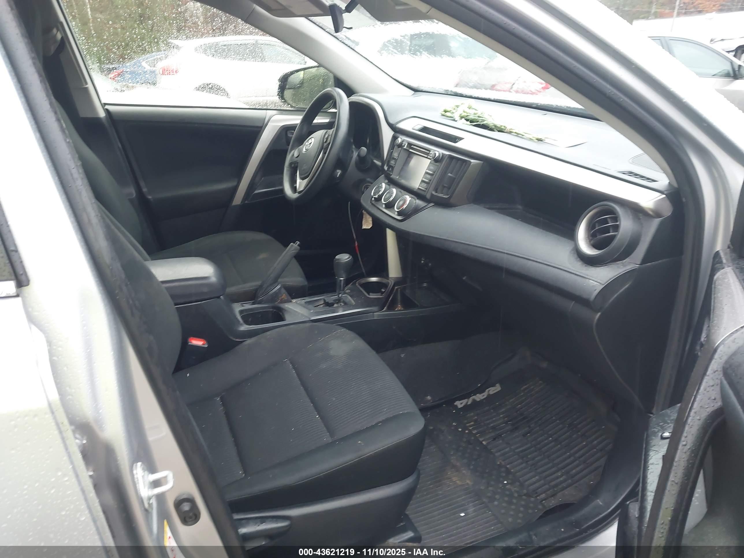 TOYOTA RAV4 image 5