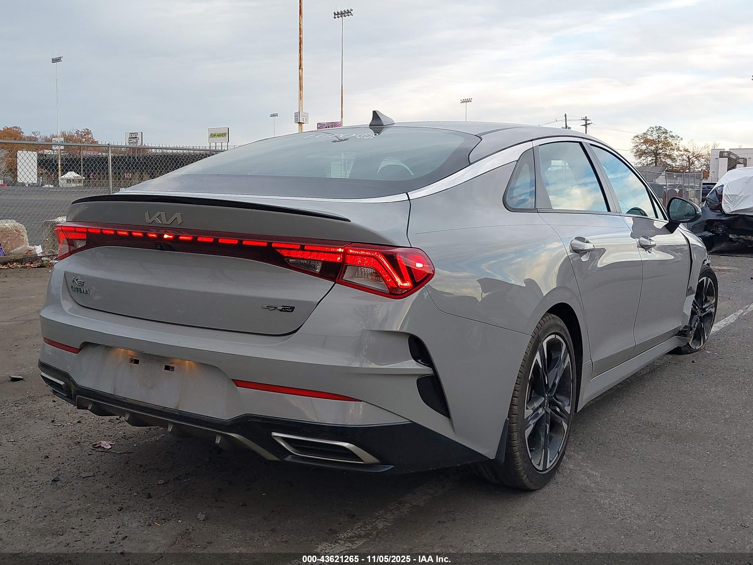 KIA K5 image 4