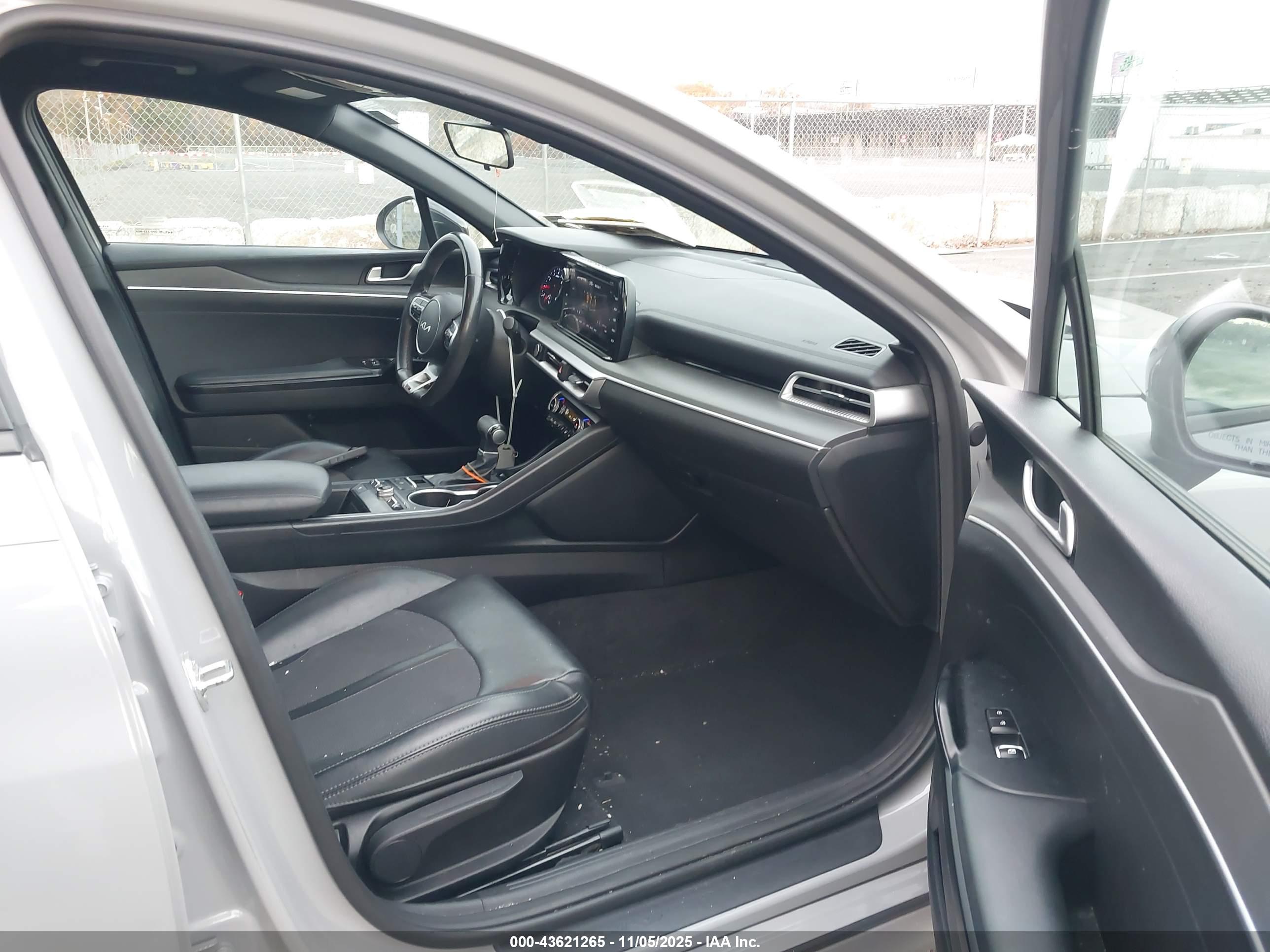 KIA K5 image 5