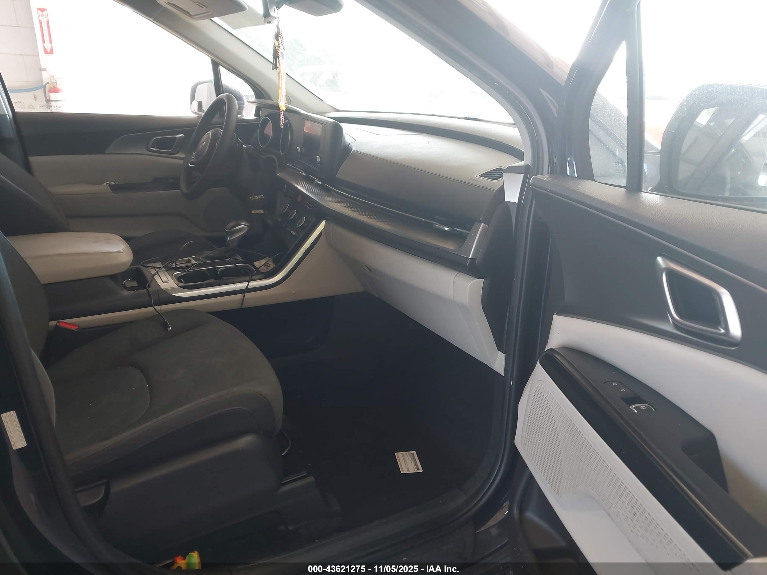 KIA CARNIVAL image 5