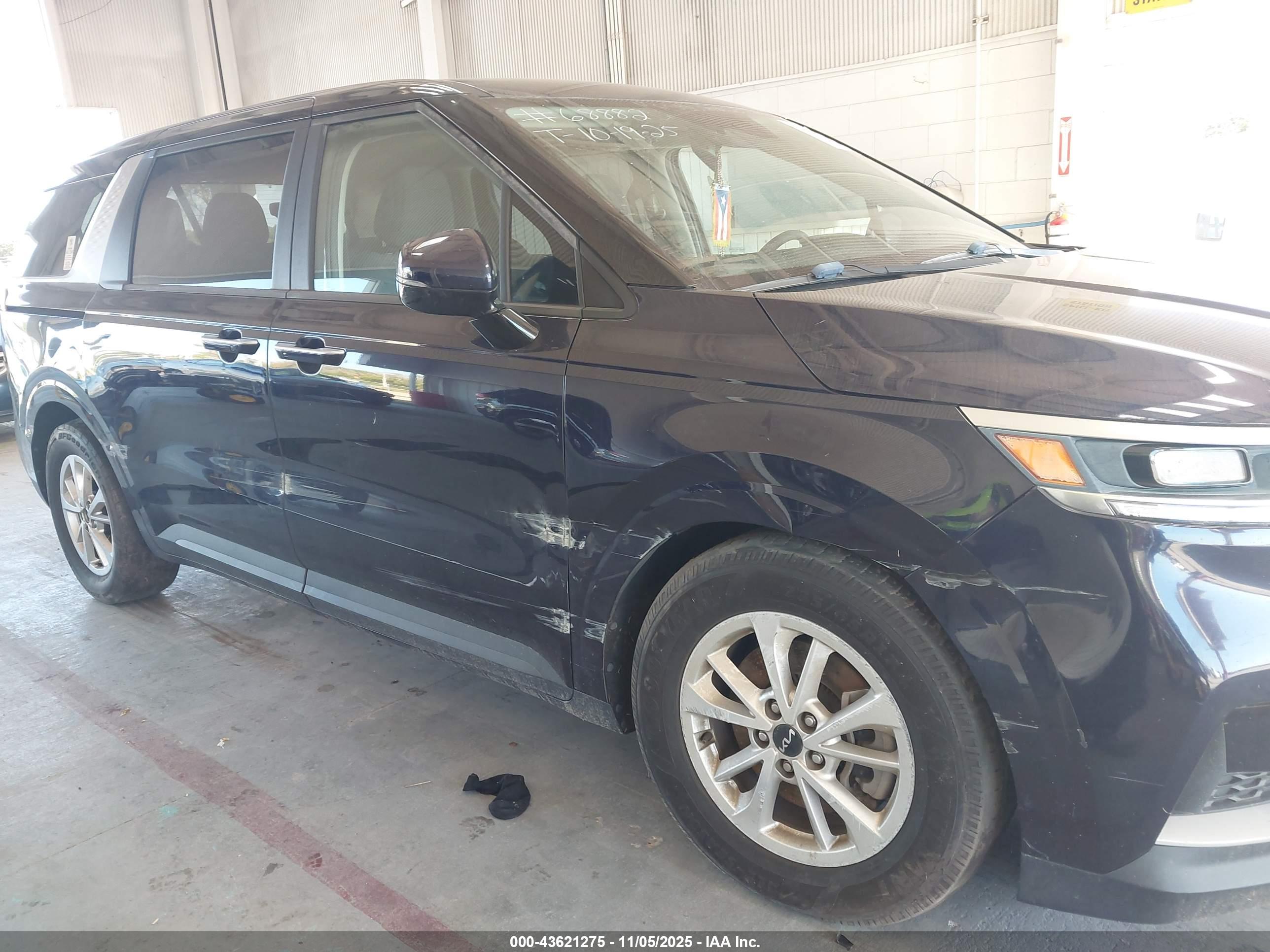KIA CARNIVAL image 6