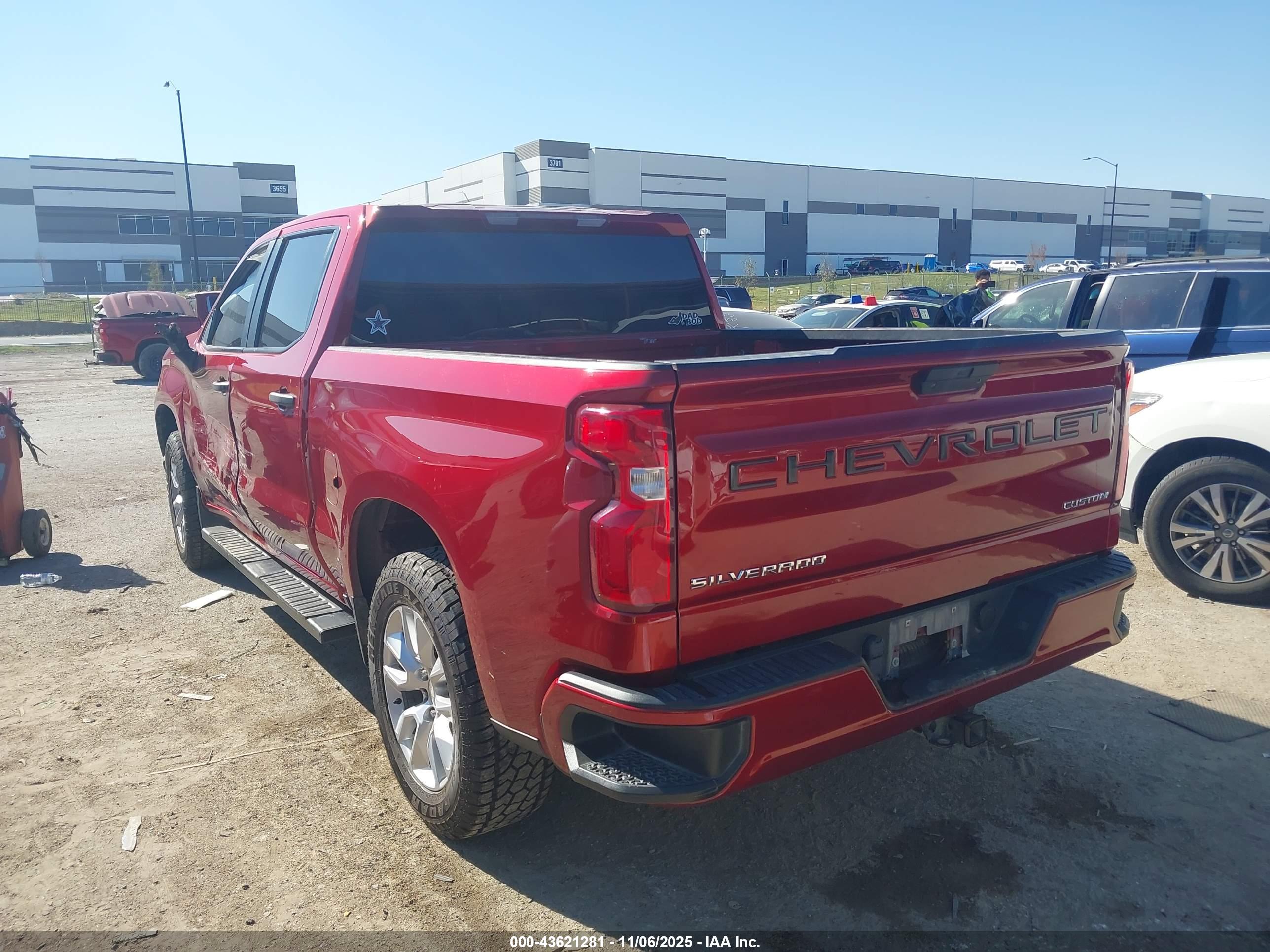 CHEVROLET SILVERADO image 3