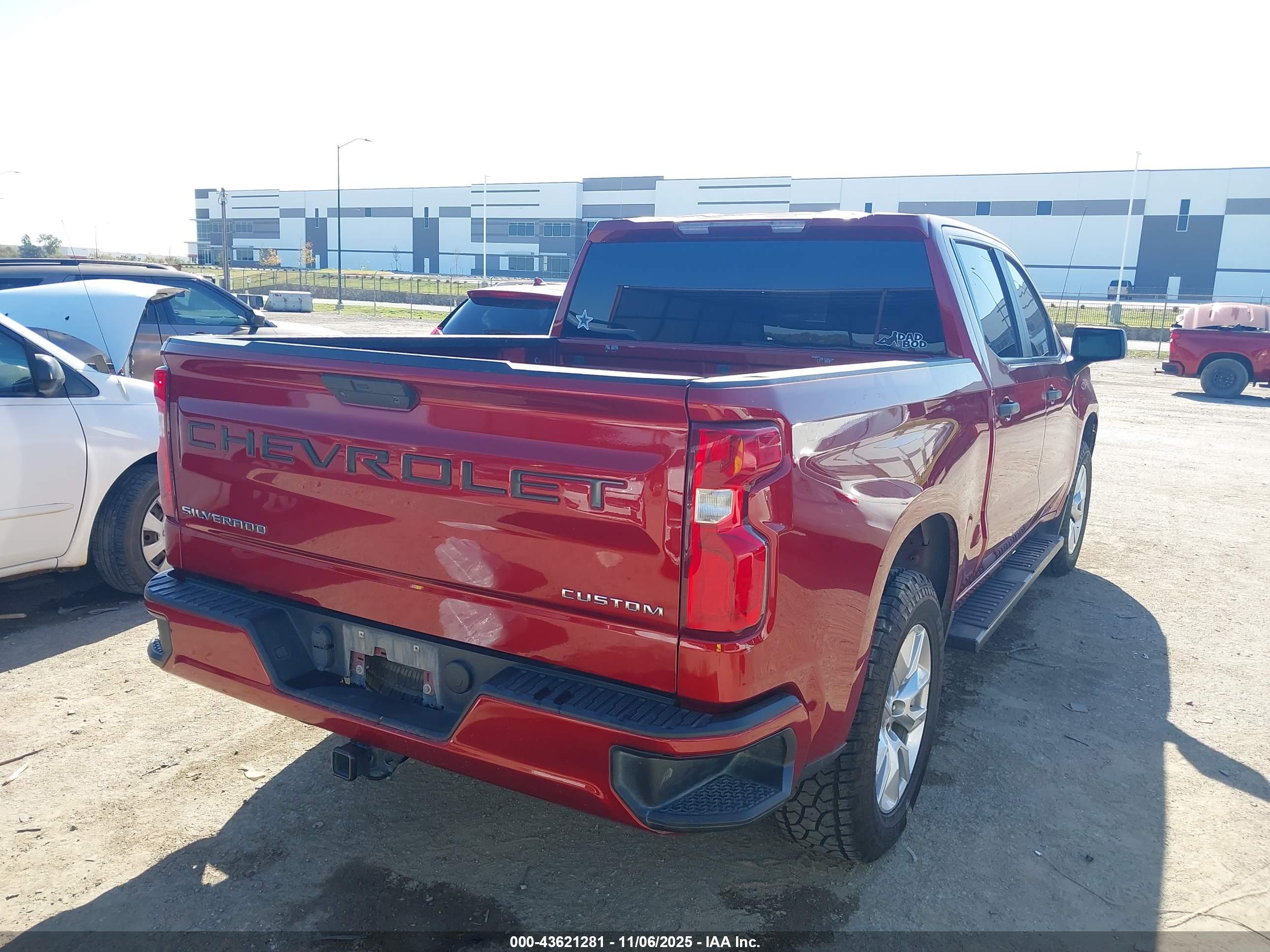 CHEVROLET SILVERADO image 4