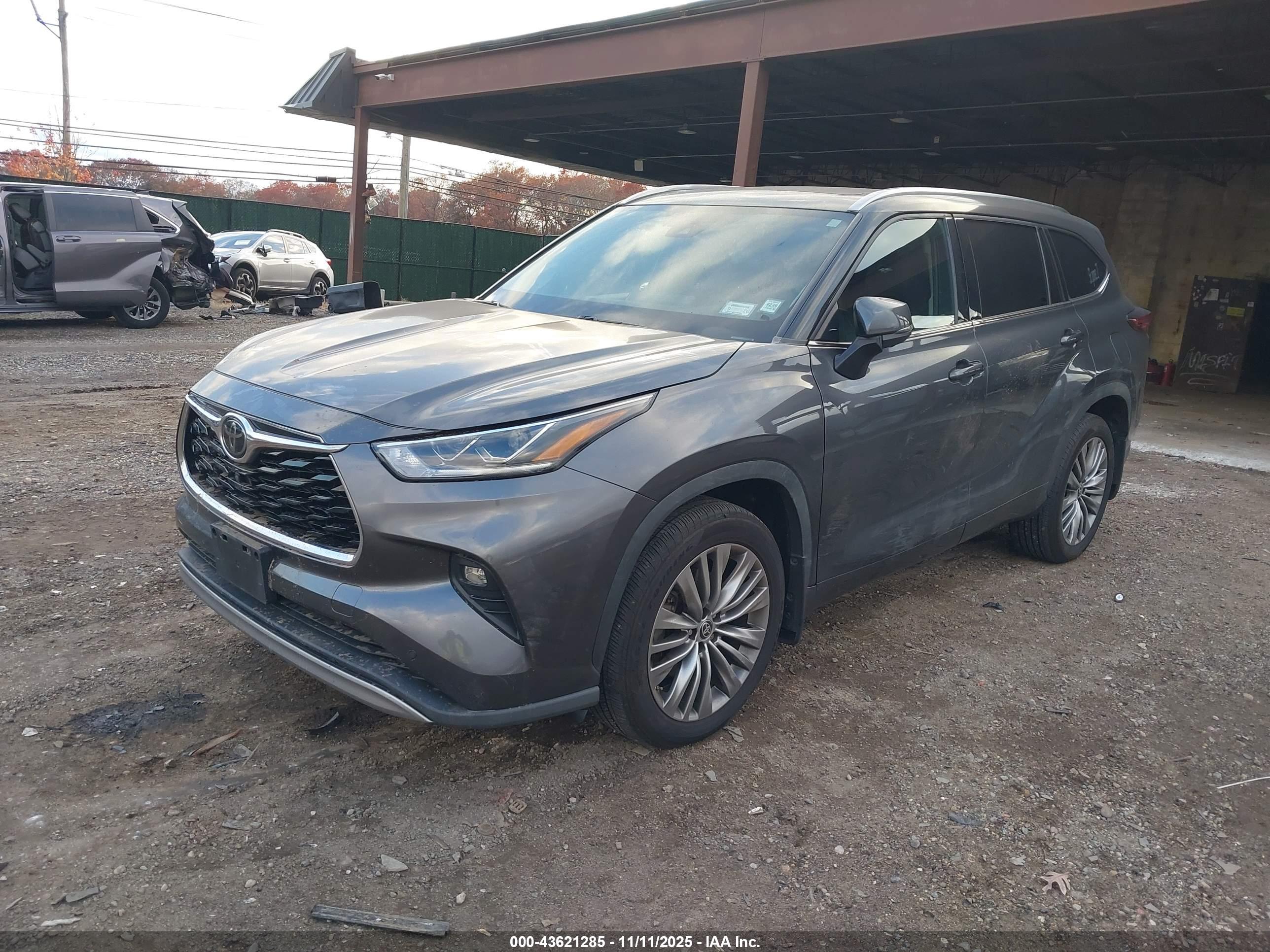 TOYOTA HIGHLANDER image 2