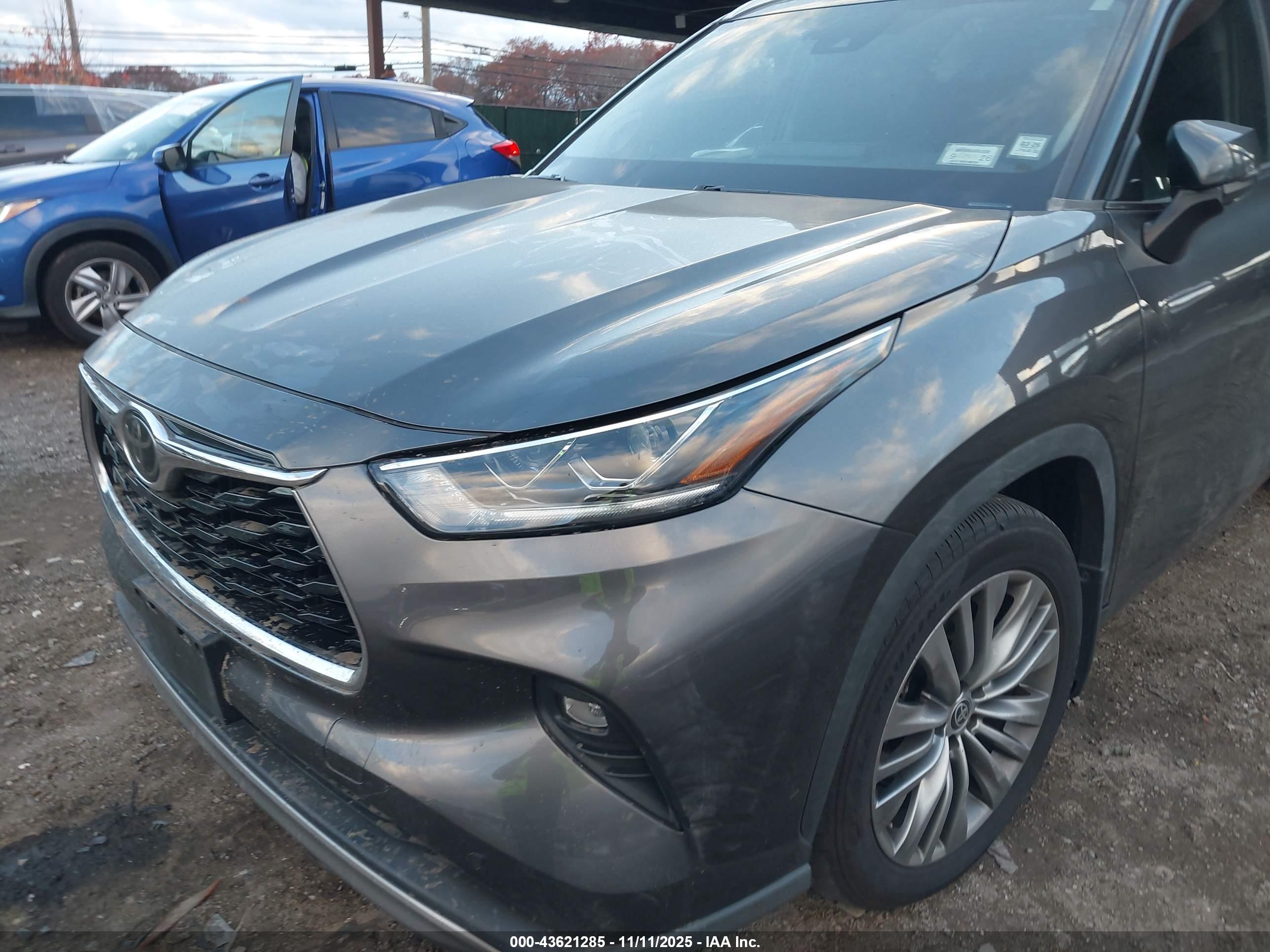 TOYOTA HIGHLANDER image 6