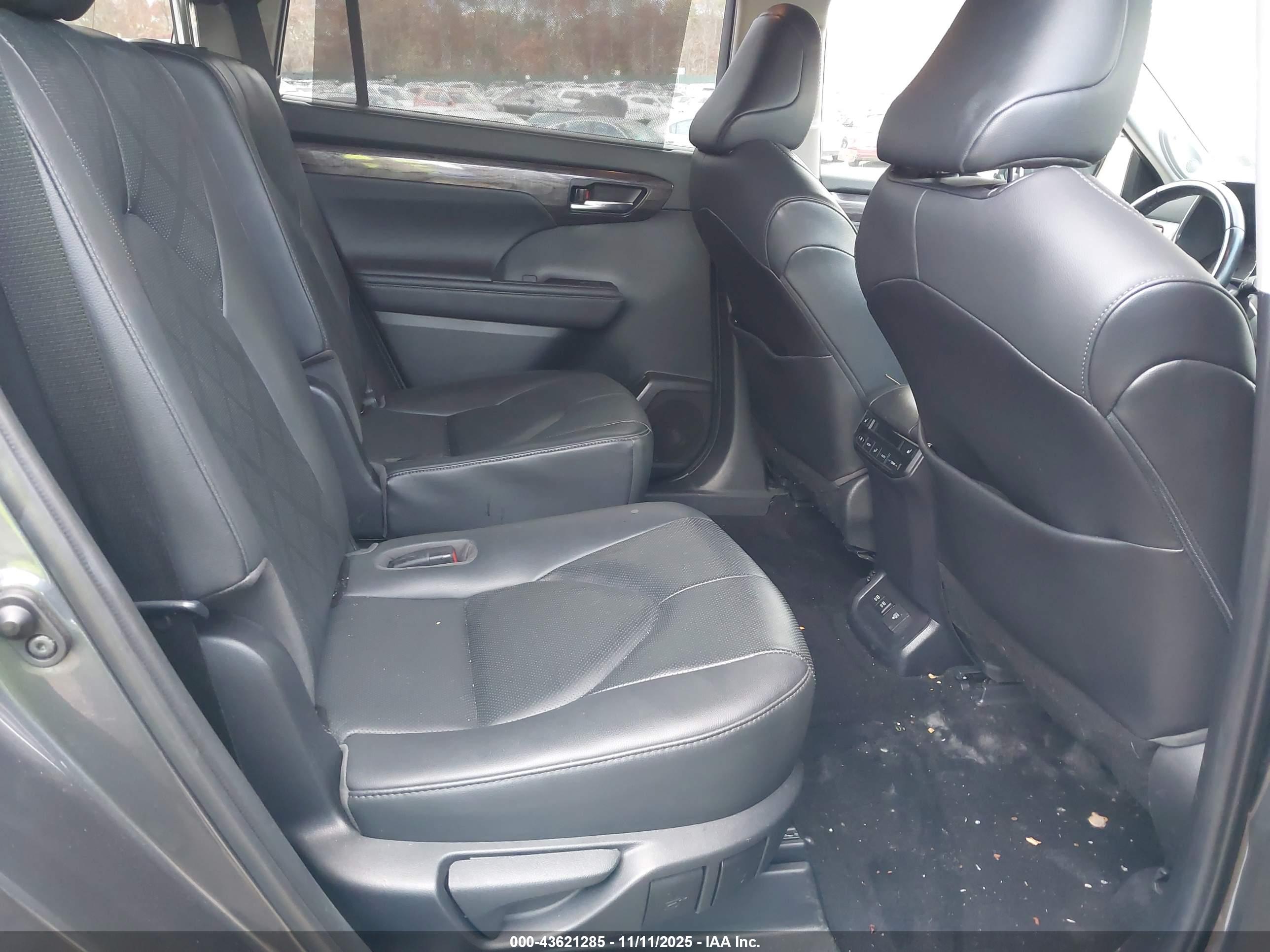 TOYOTA HIGHLANDER image 8