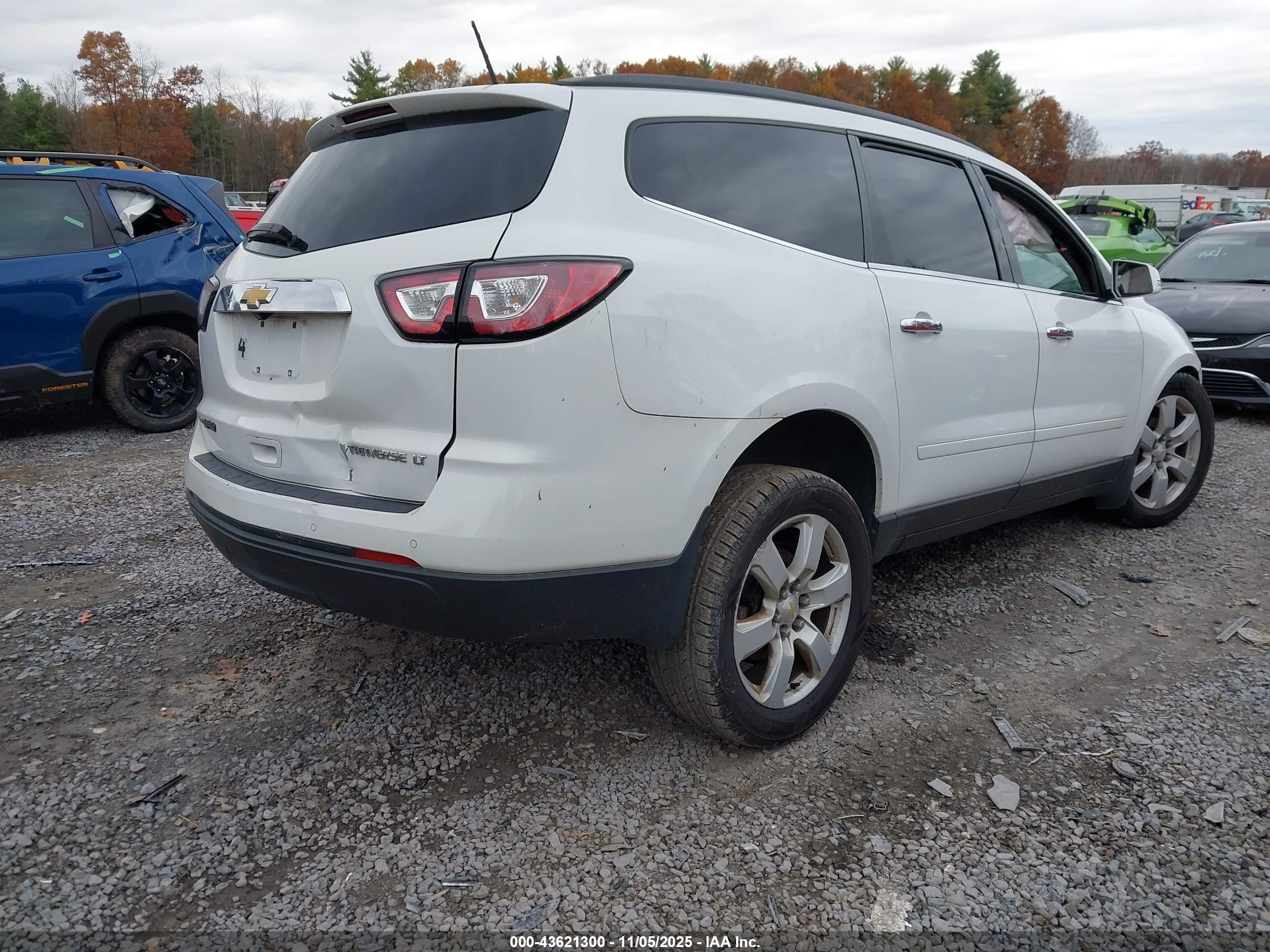 CHEVROLET TRAVERSE image 4