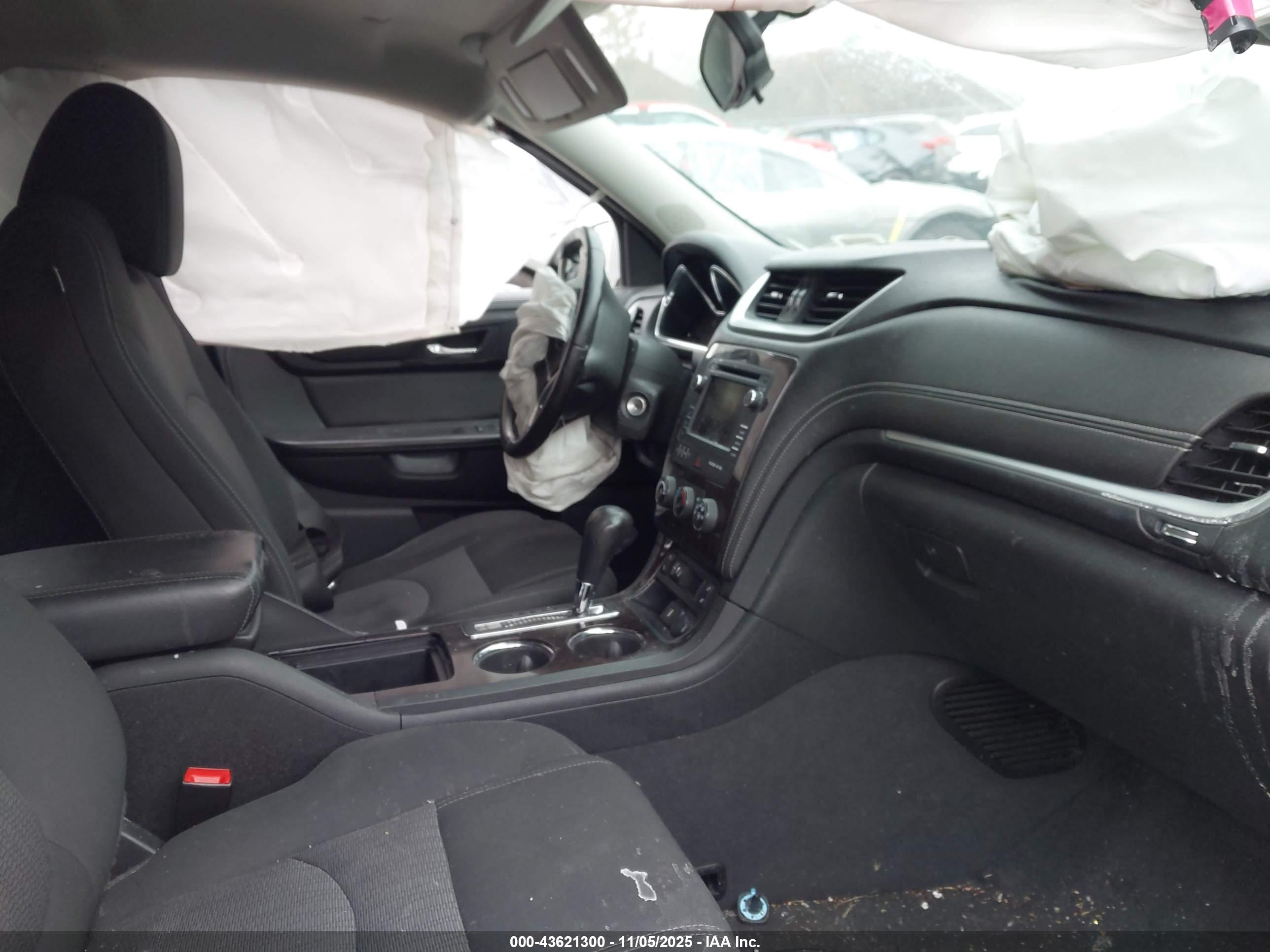 CHEVROLET TRAVERSE image 5